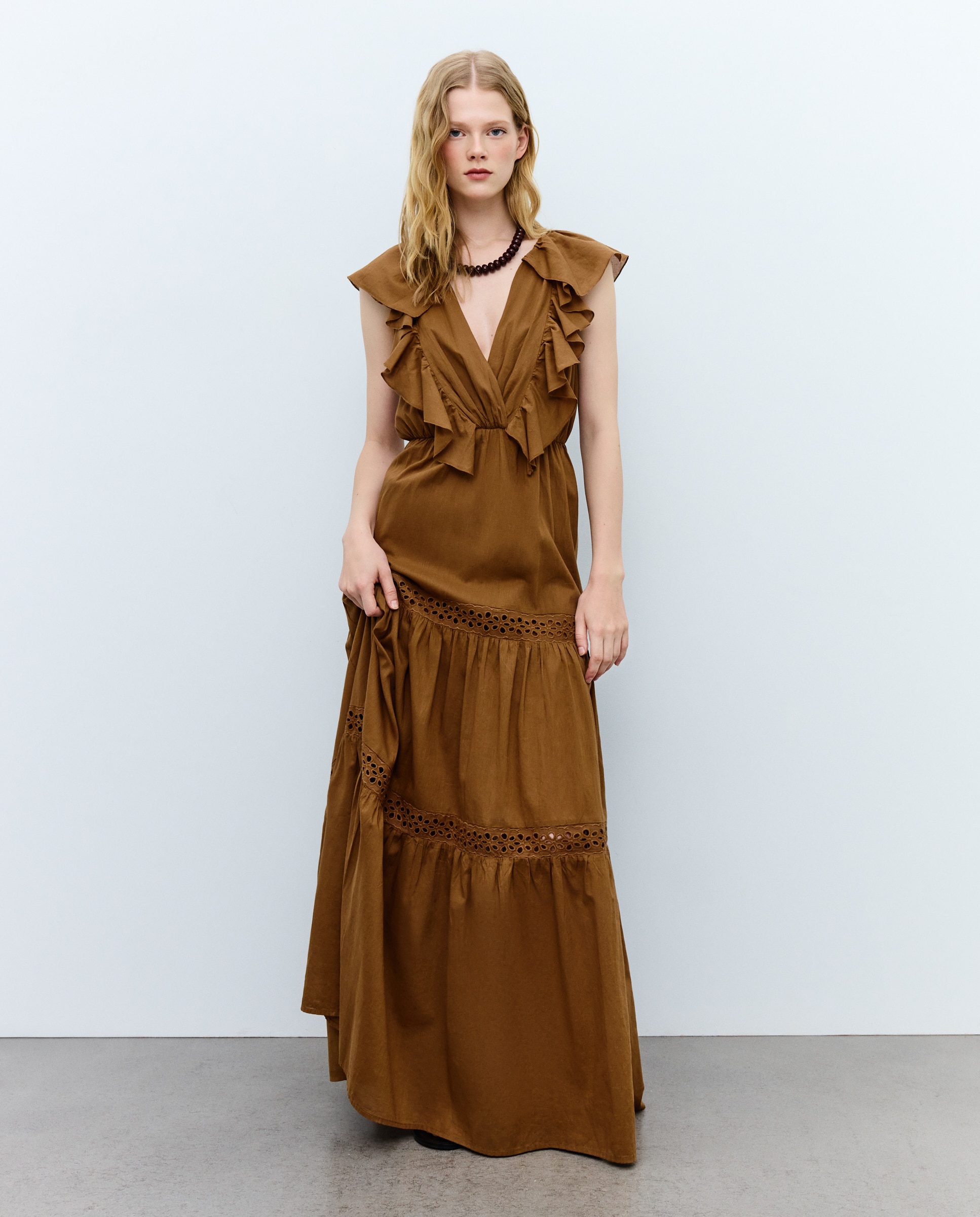 Vestido largo con volantes 370 Ocre