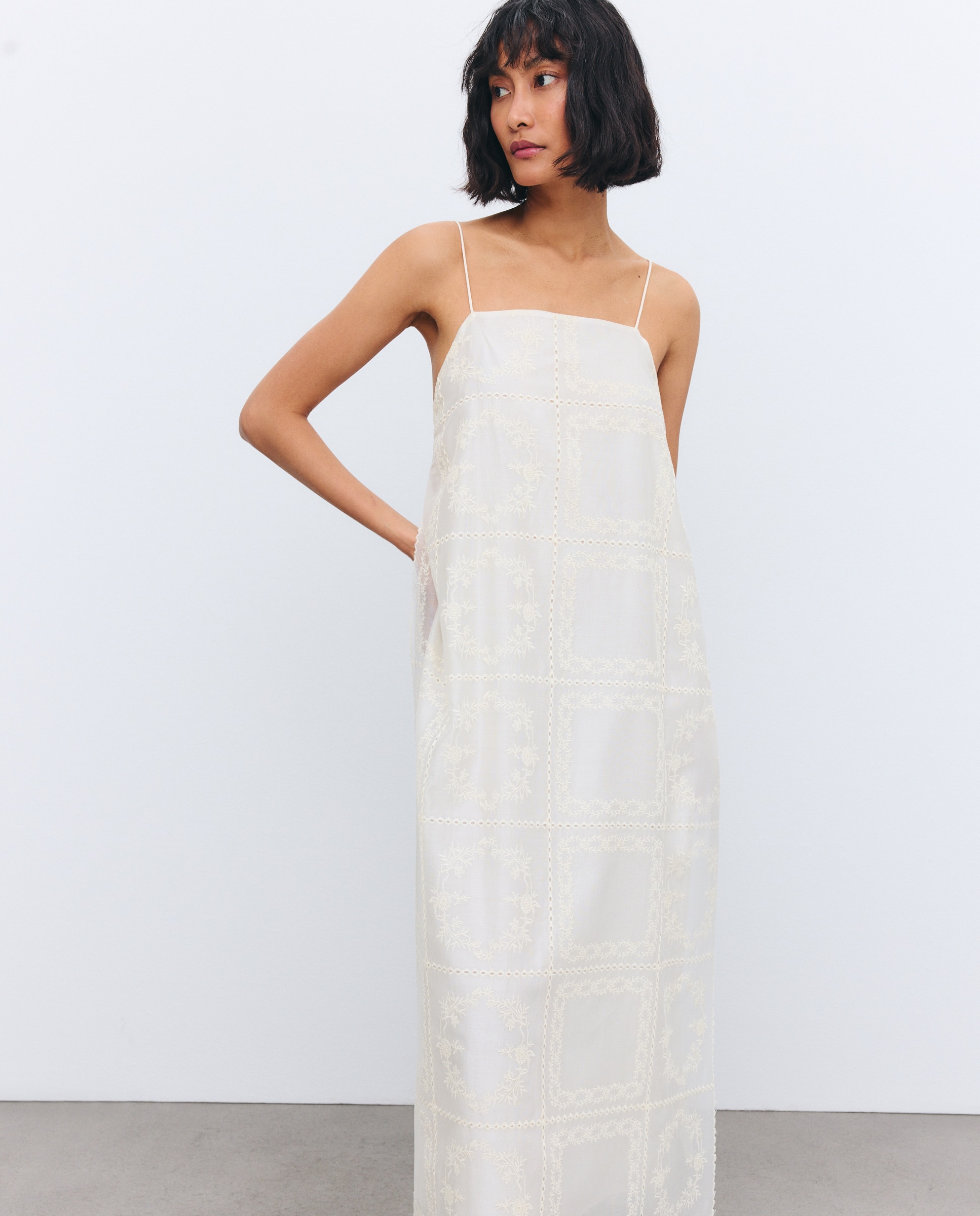 Vestido de Alças Finas com Bordados 120 Cru-3