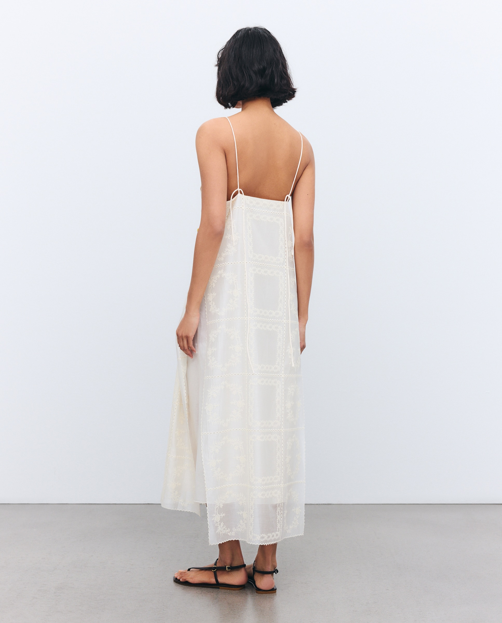 Vestido de Alças Finas com Bordados 120 Cru-4