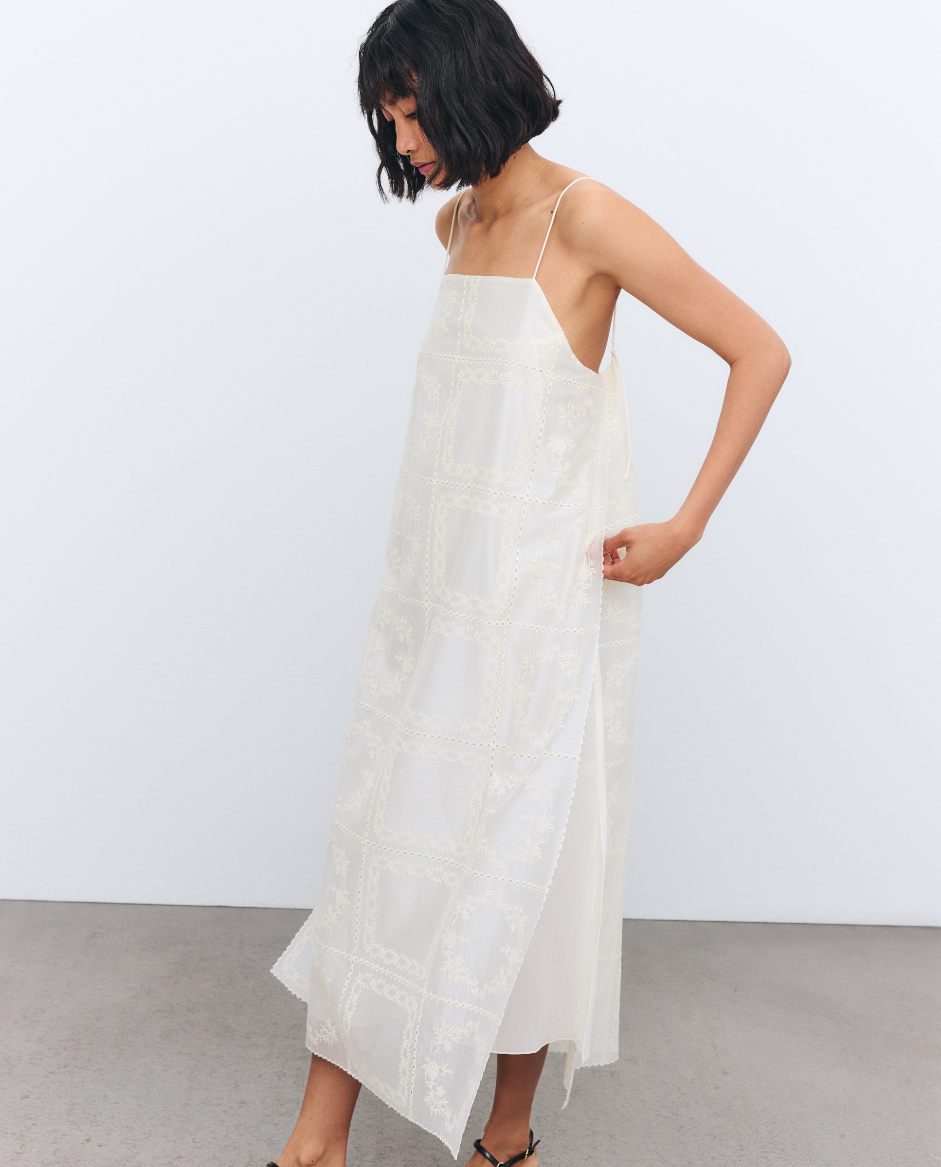 Vestido de Alças Finas com Bordados 120 Cru-5