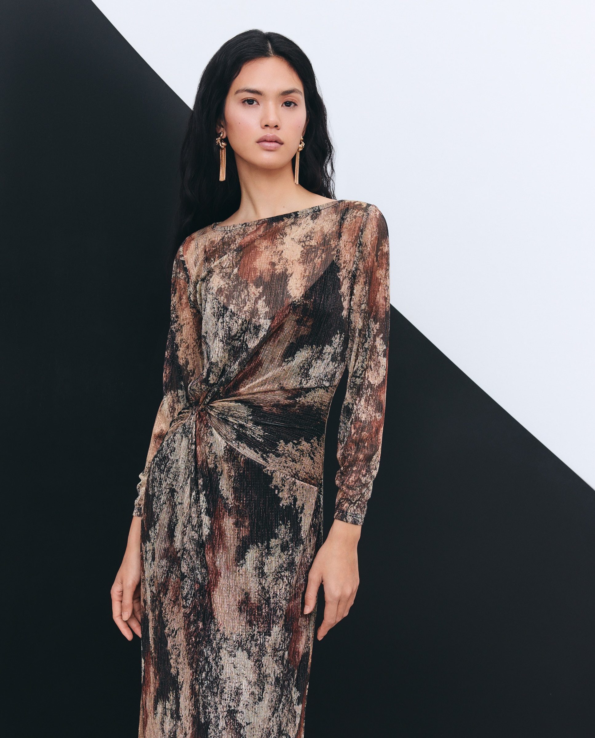 Imagem 0 de Vestido com Nó de Fio Metalizado