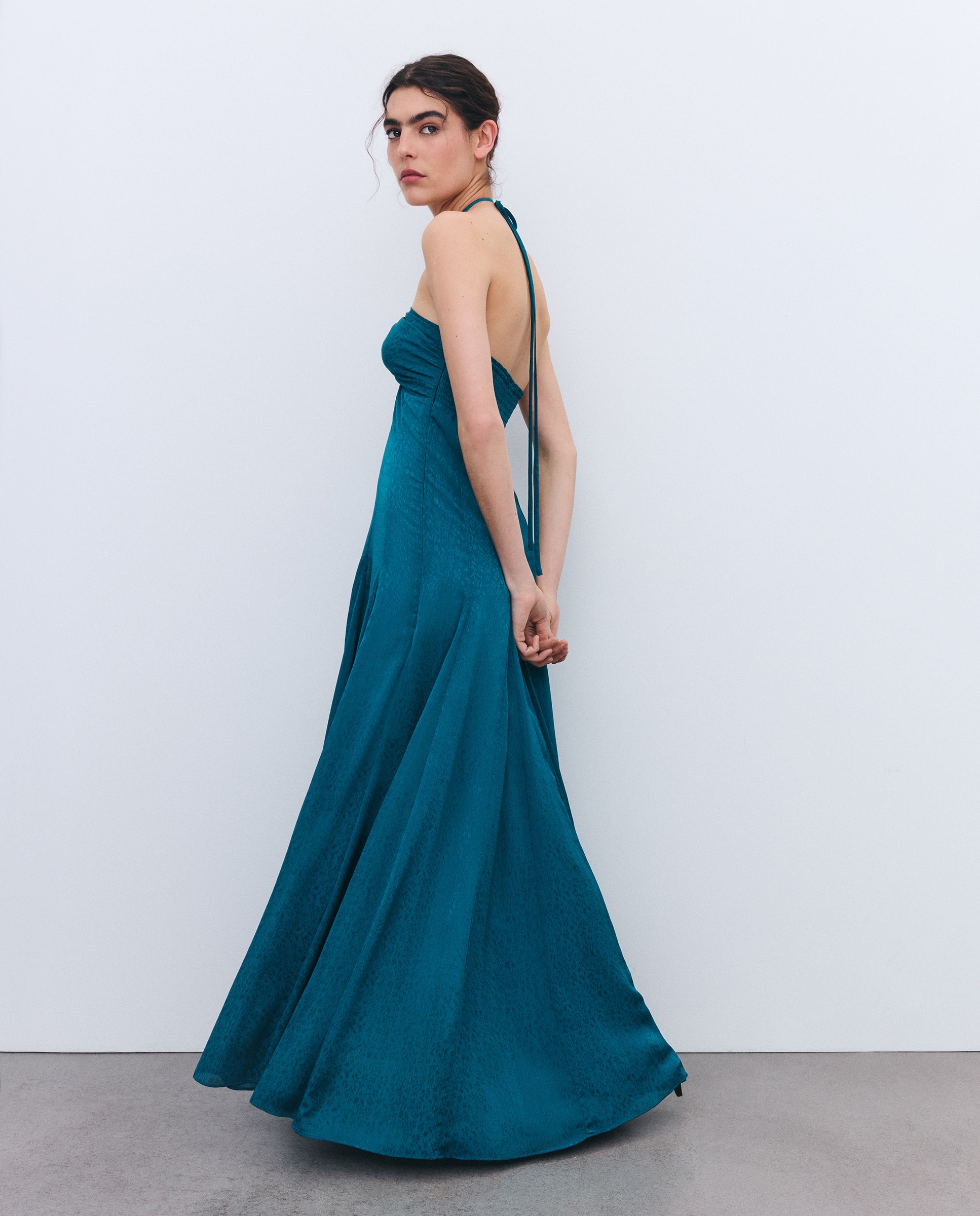 Vestido com Decote Coração e Godés Verde Pato-2