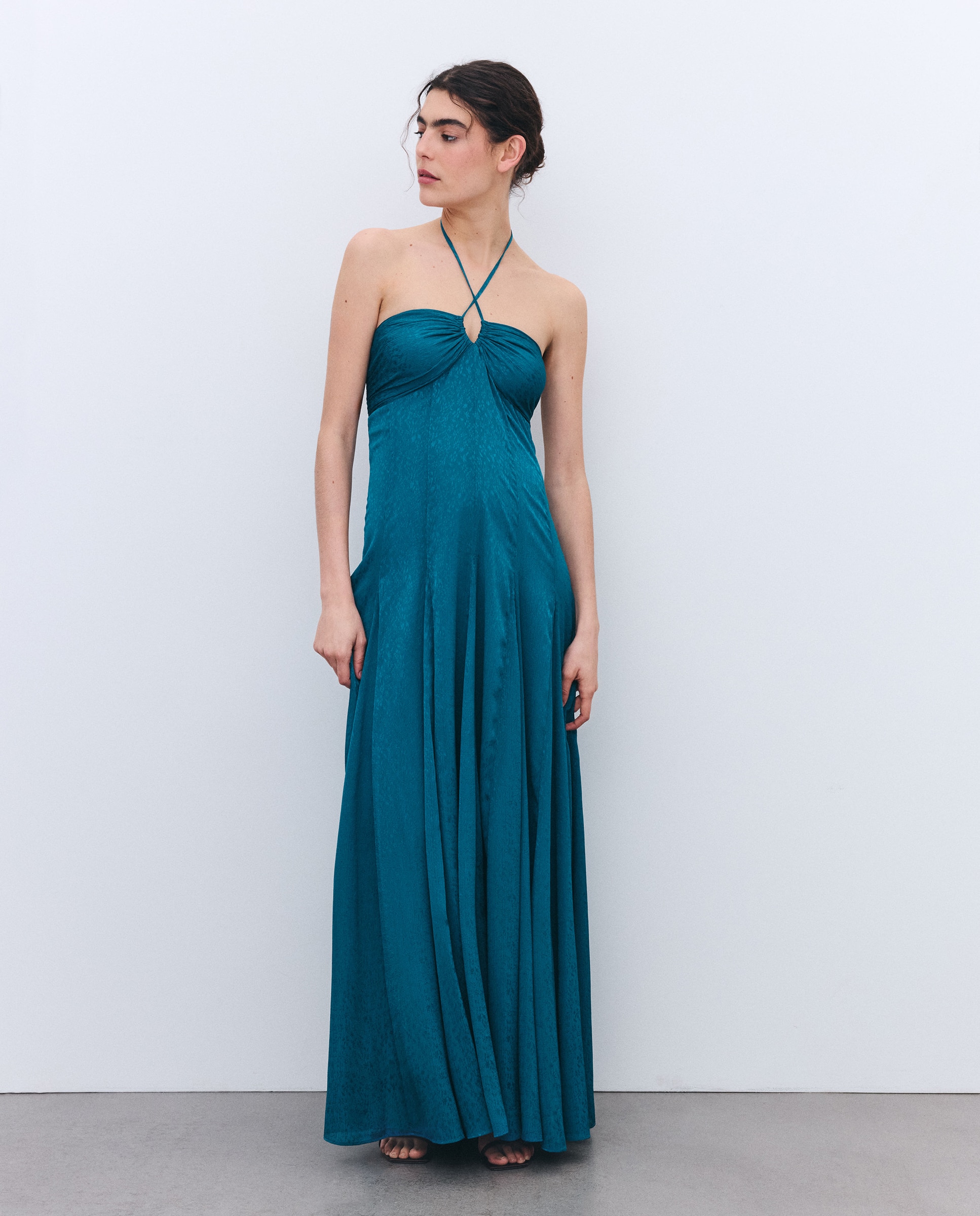 Vestido com Decote Coração e Godés Verde Pato-3