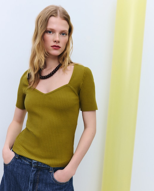 Camiseta de mujer con escote corazón