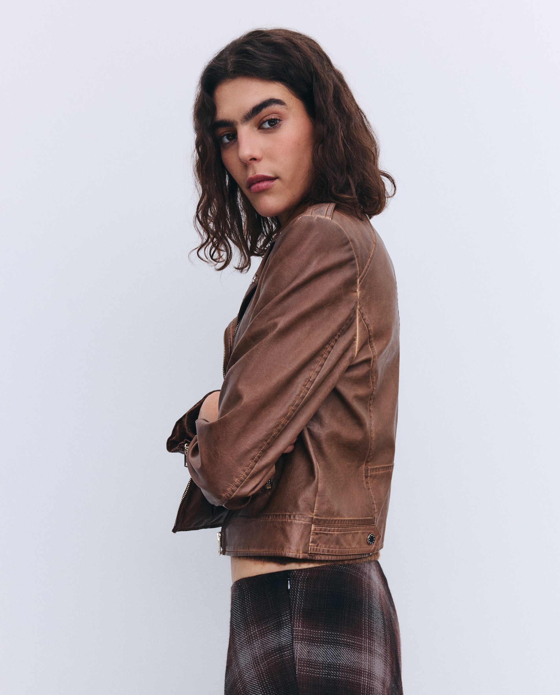 Blusão Biker Envelhecido com Aba e Efeito de Pele 730 Camel-4