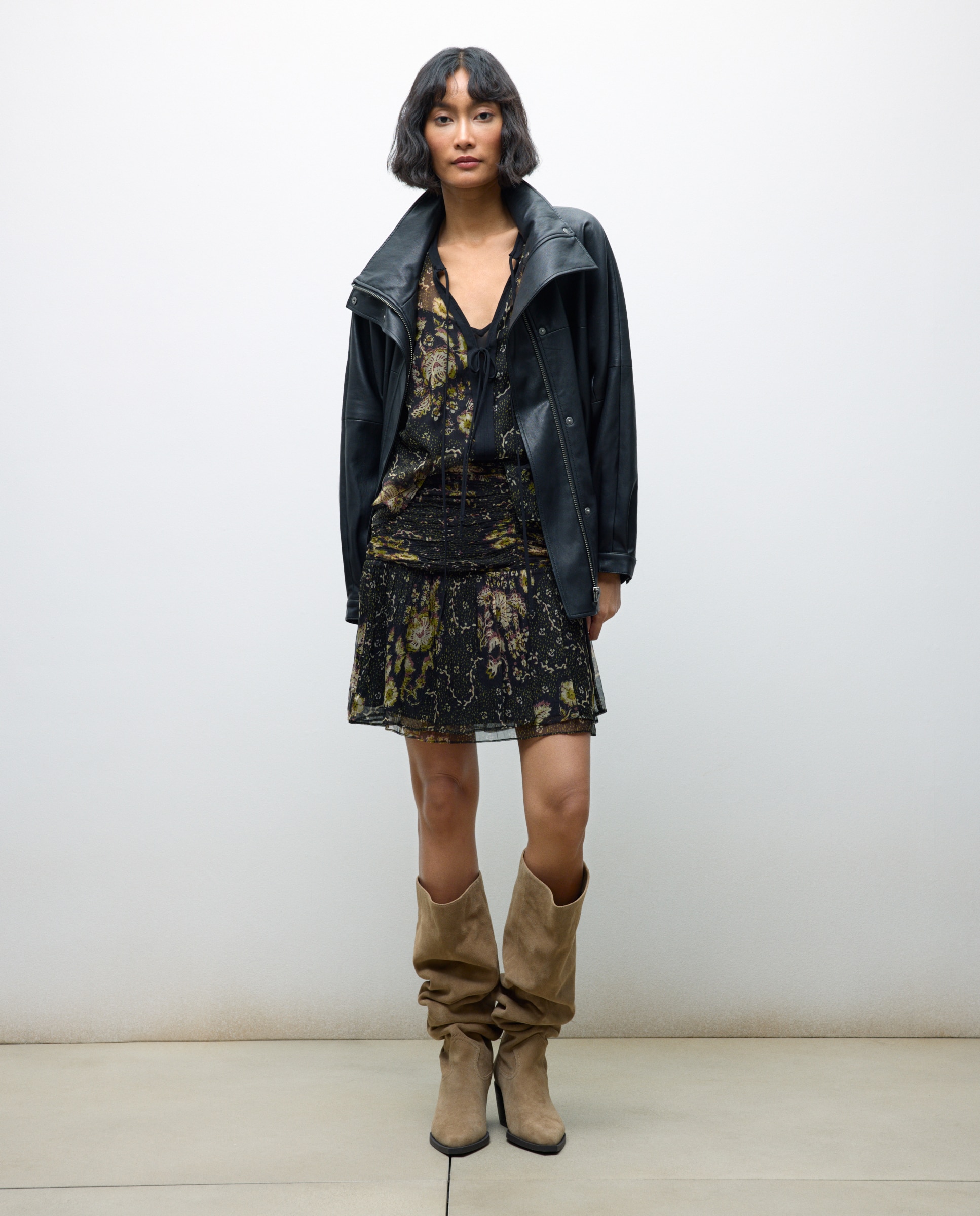 Saia Curta Estampada com Nó Preto-1