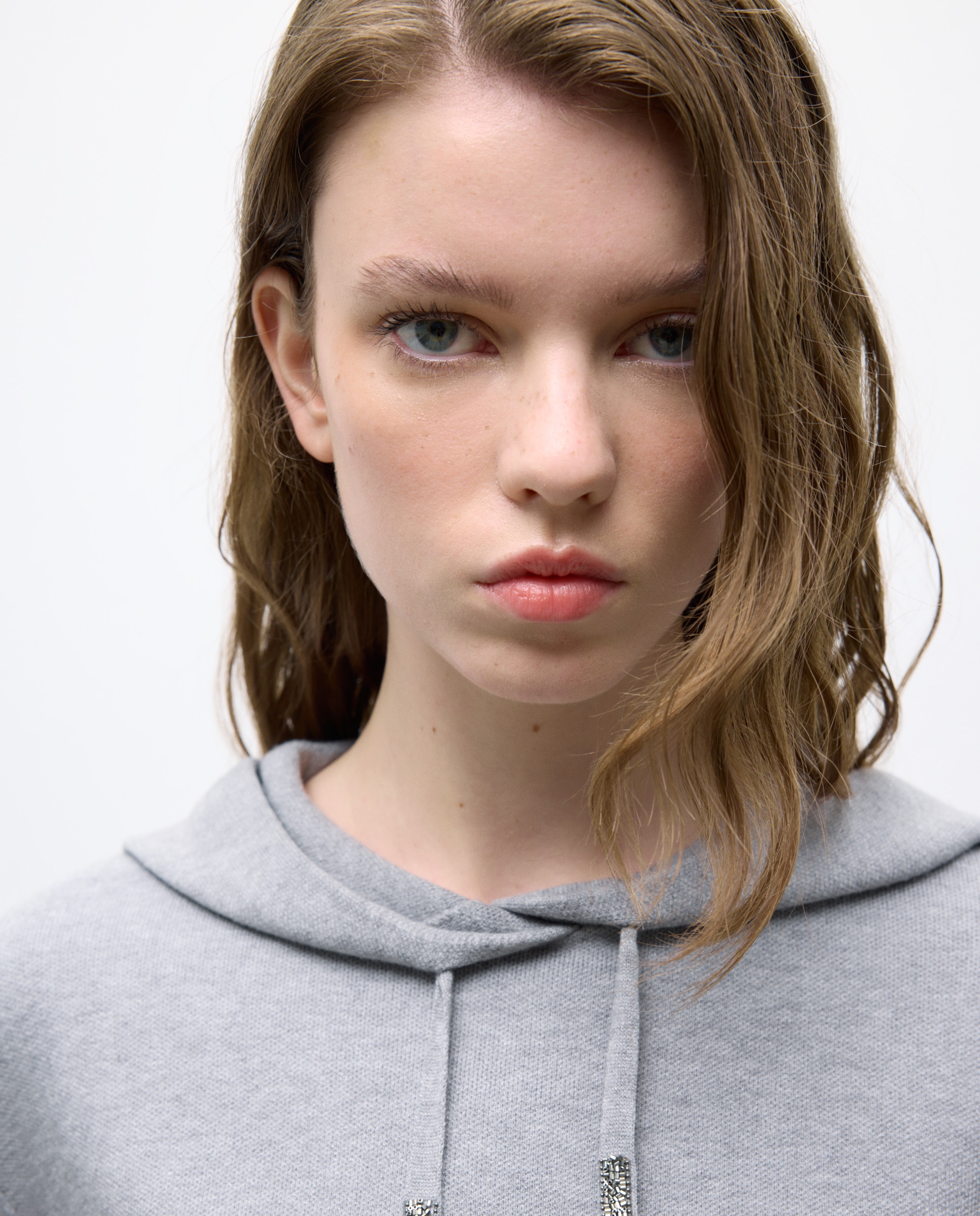 Camisola de malha de mulher com manga comprida e capuz Cinzento-claro-2