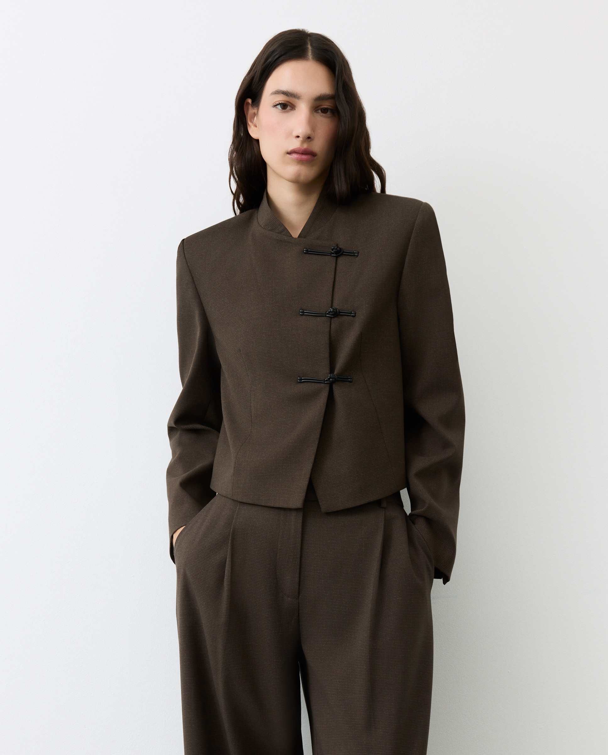 Imagen 0 de Blazer corta de mujer Negro