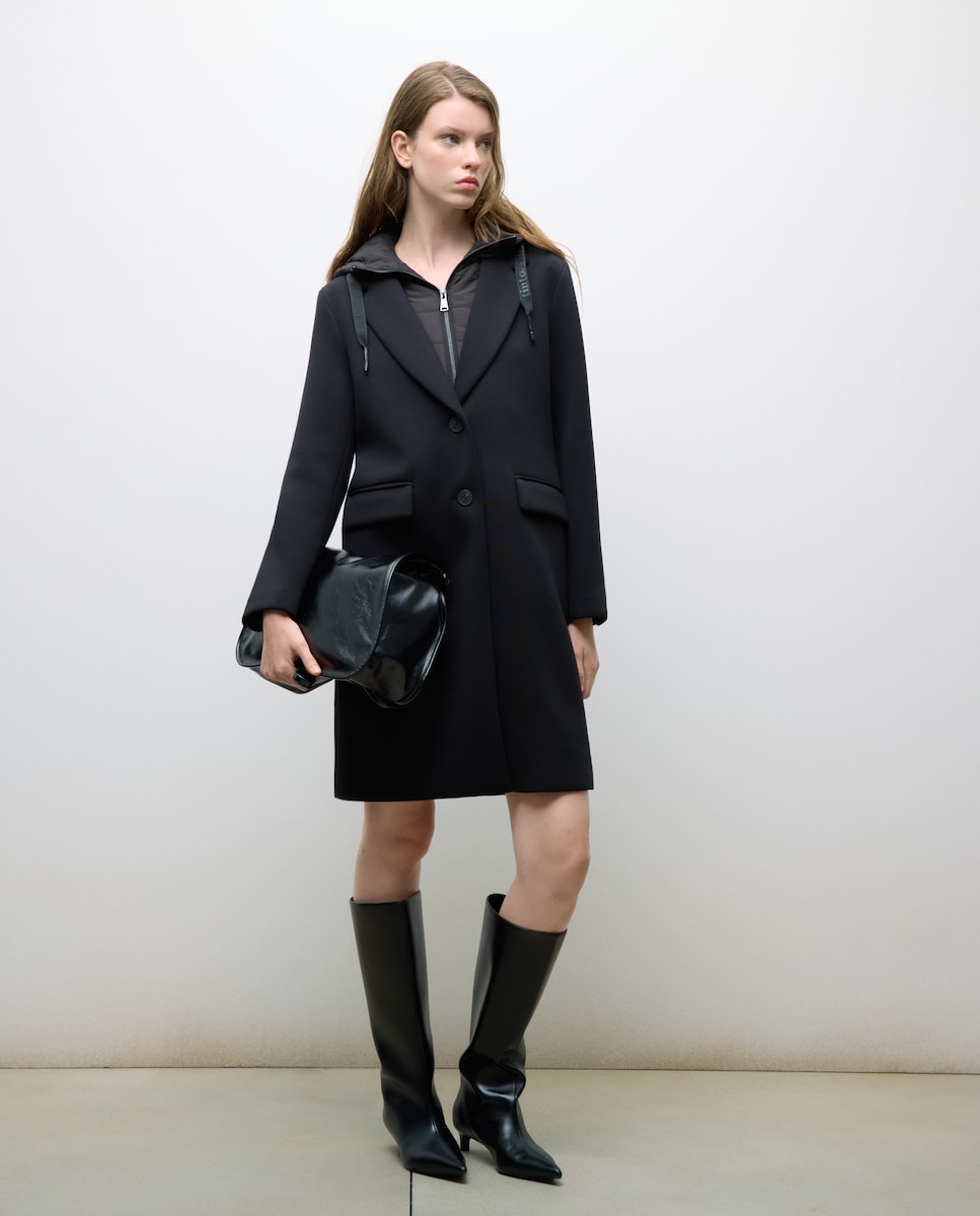 Sobretudo com Capuz e em Neopreno Preto-1