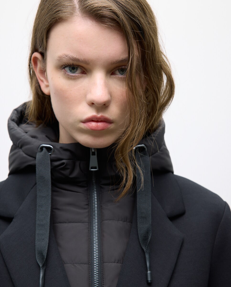 Sobretudo com Capuz e em Neopreno Preto-2