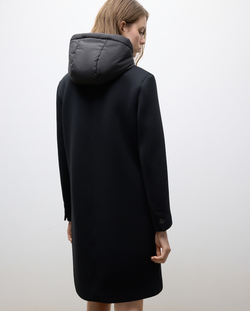 Sobretudo com Capuz e em Neopreno Preto-3