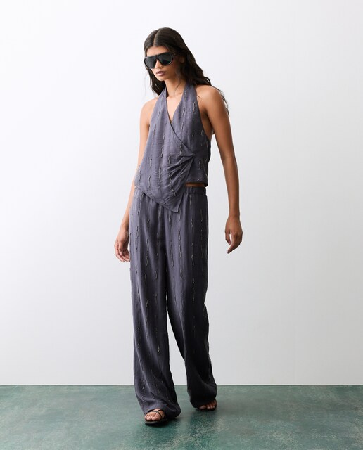 Pantalón de mujer con fornituras