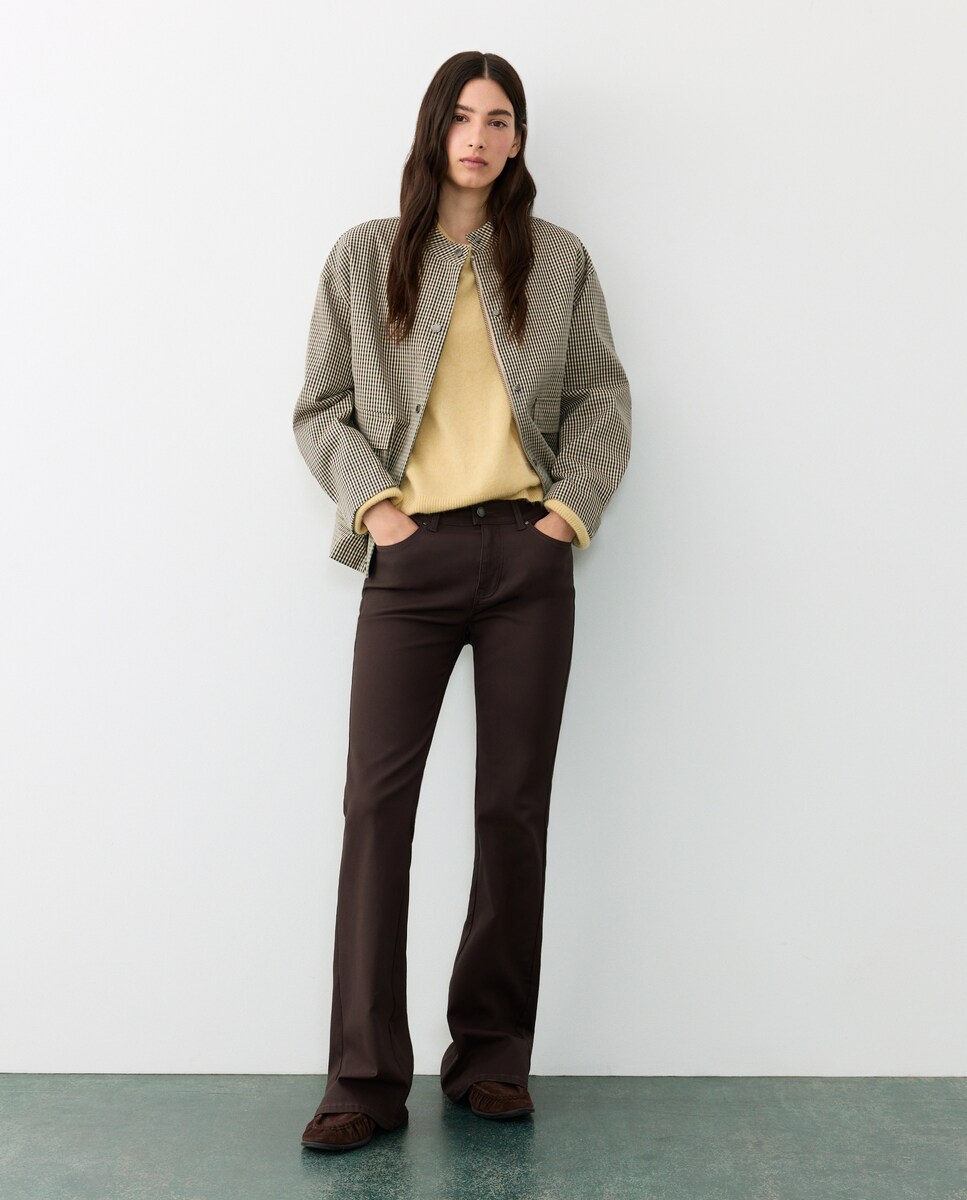 Imagen 0 de Pantalón flare coated  de mujer 291 Berenjena