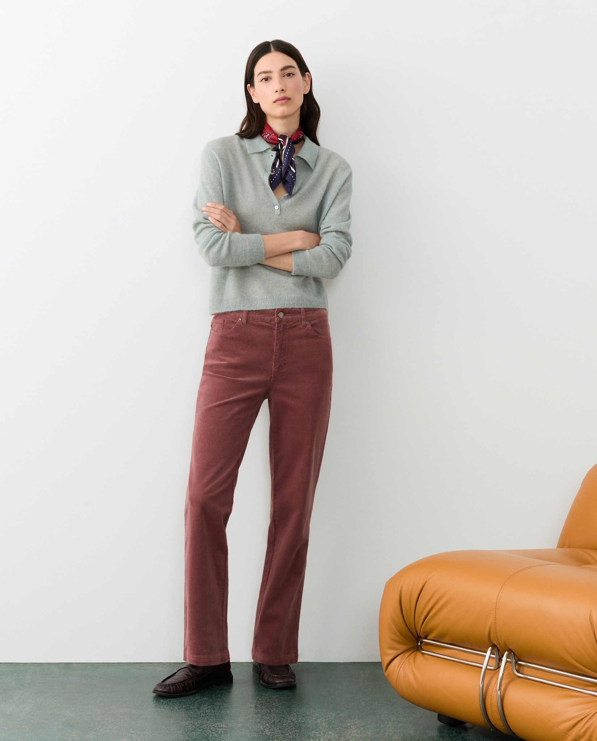 Imagen 0 de Pantalón pana cropped de mujer Ciruela