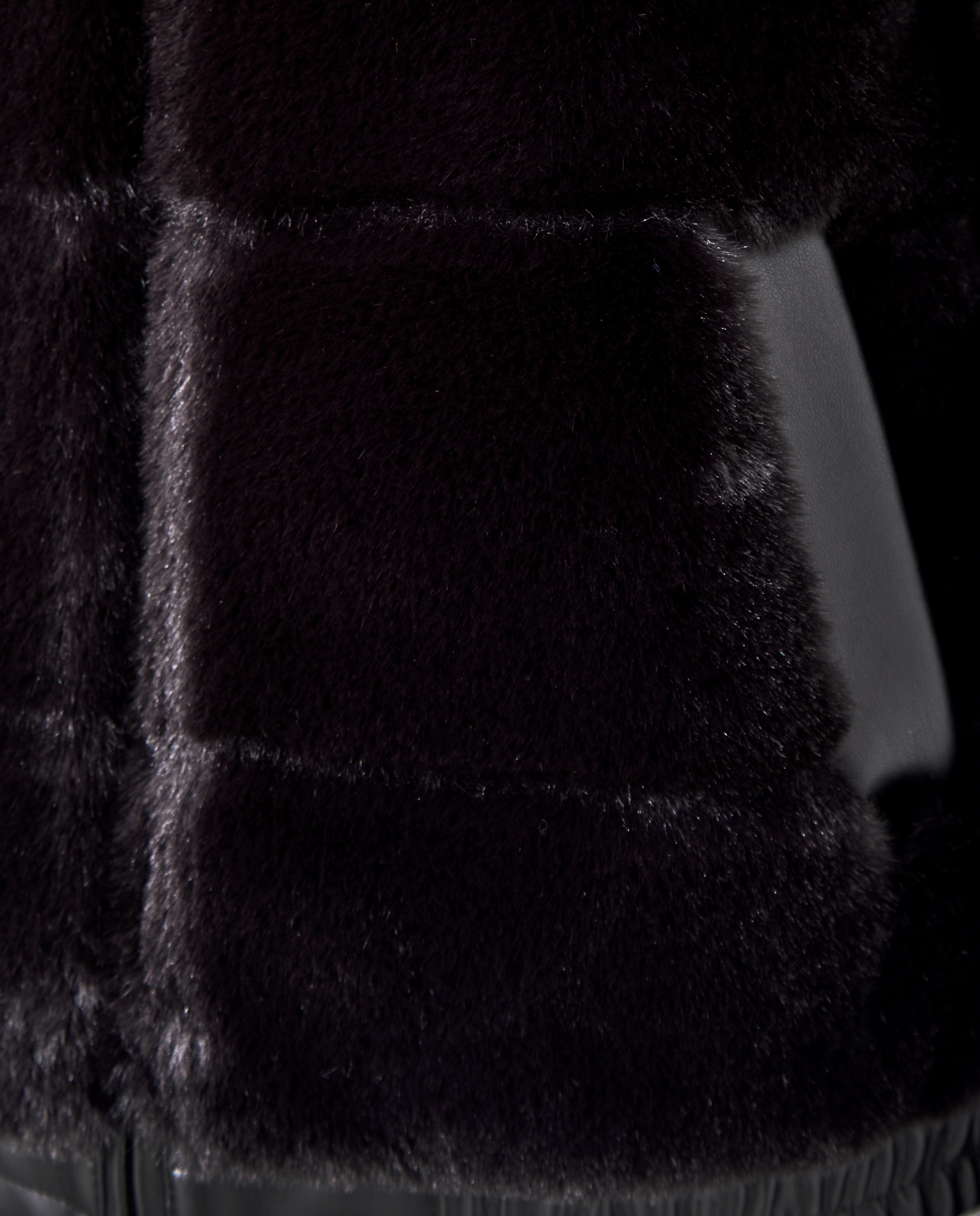 Sobretudo de Gola Alta com Pelo Preto-6