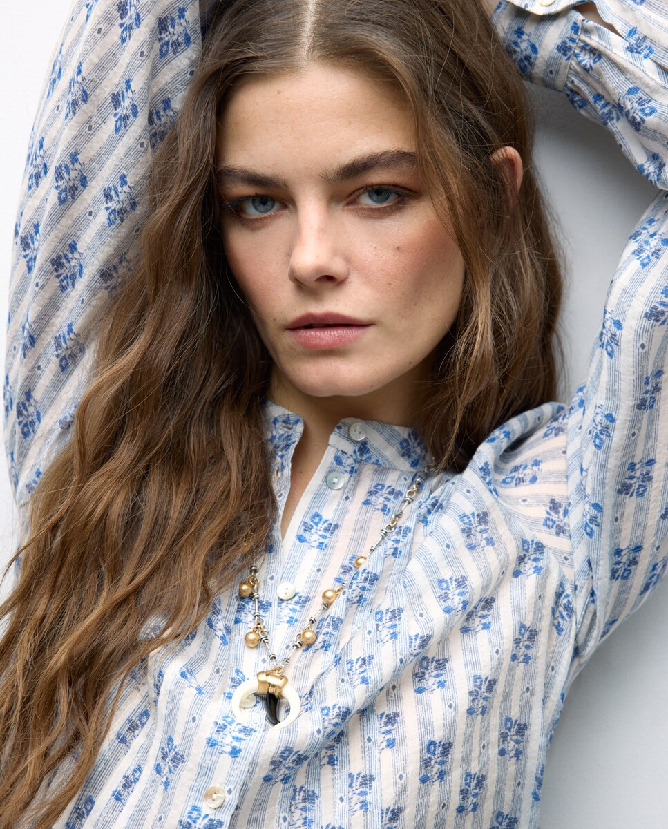 Blusa de Manga Comprida com Detalhe de Pregas Azul-2