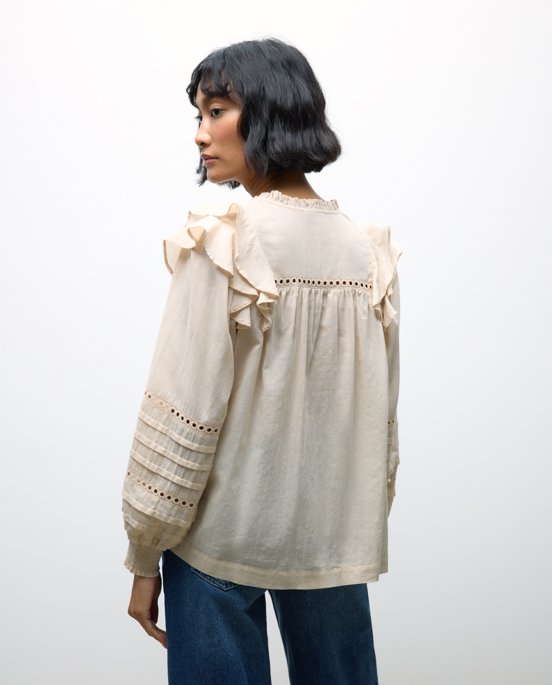 Blusa de Manga Comprida com Detalhe de Renda e Folhos 850 Pedra-2