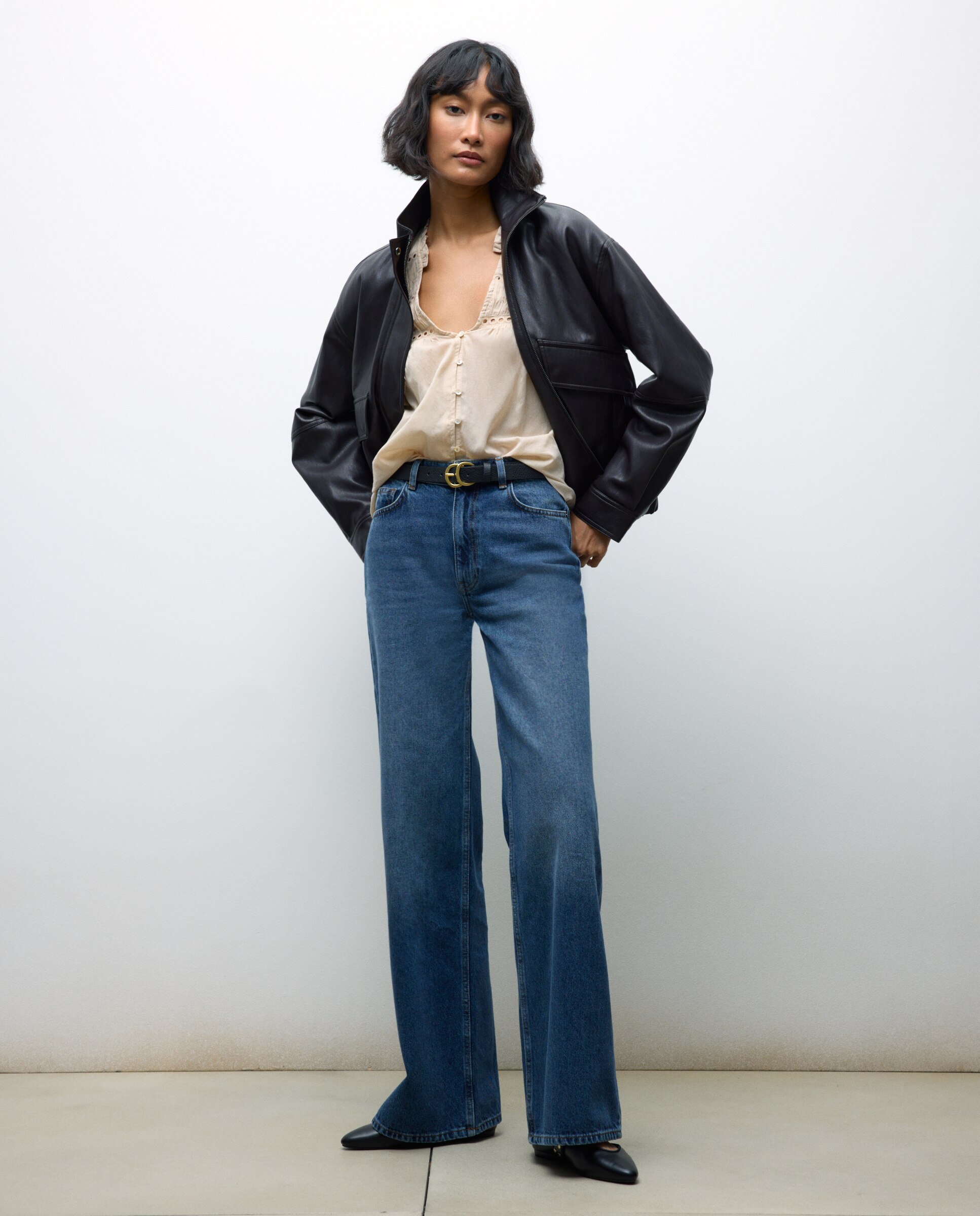 Blusa de Manga Comprida com Detalhe de Renda e Folhos 850 Pedra-3