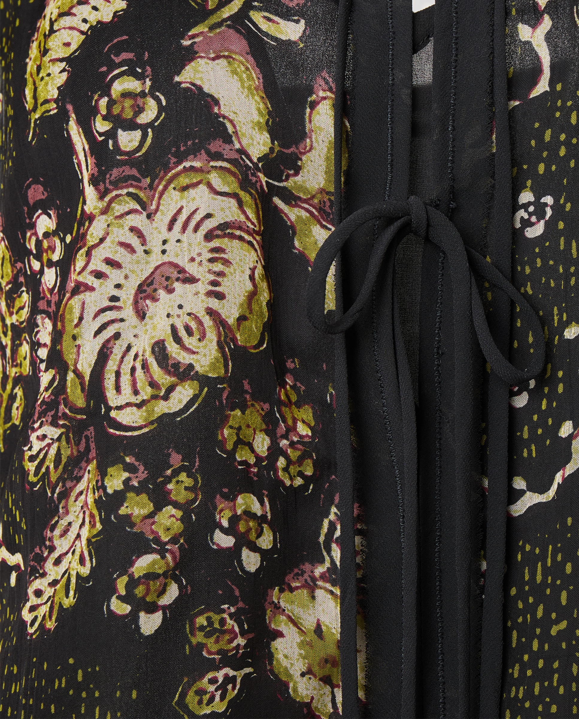 Blusa de Manga Comprida Estampada com Decote em Bico Preto-5