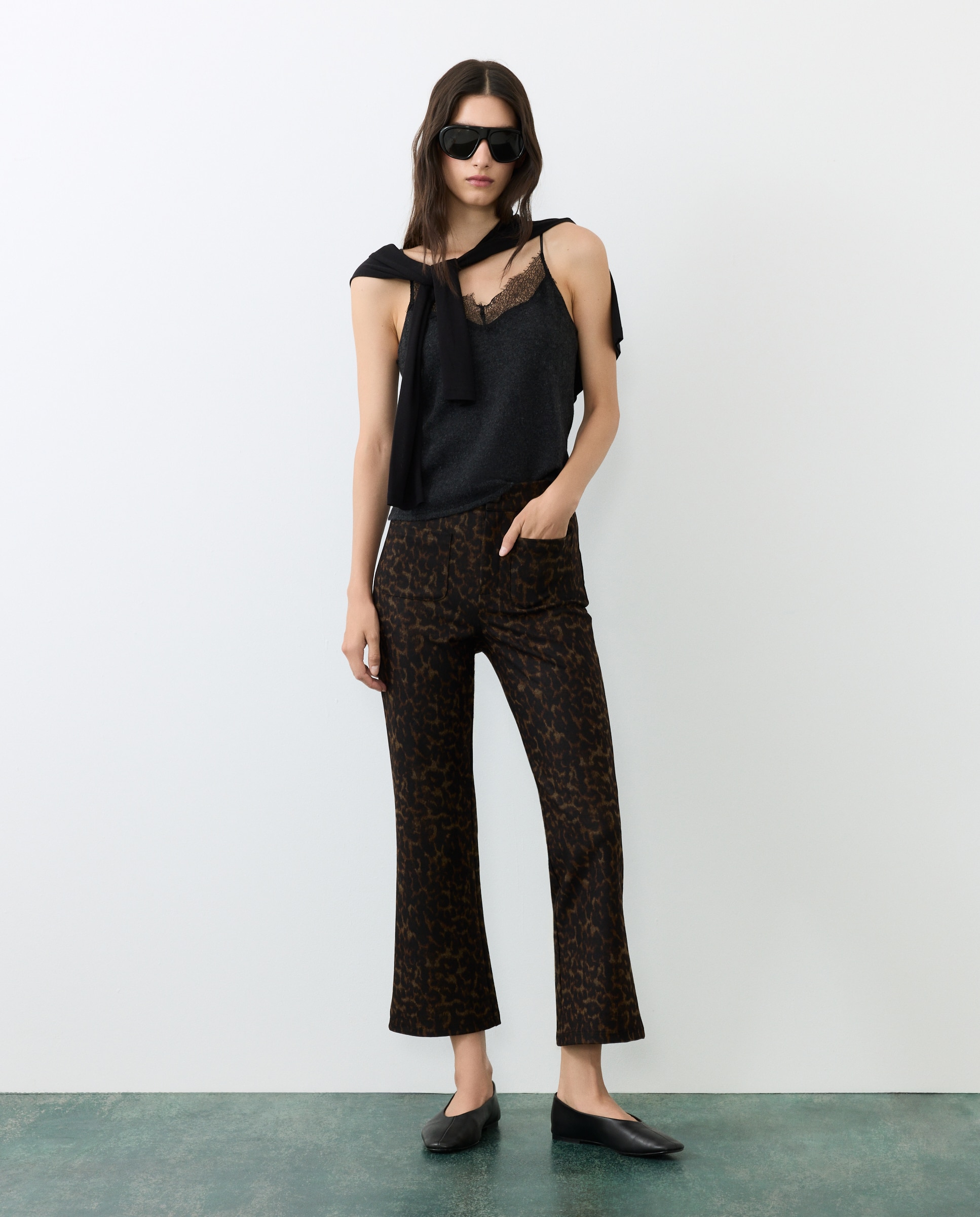 Imagem 0 de Leggings Crop Flare com Bolsos