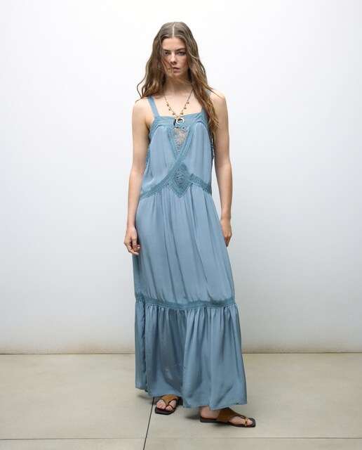 Imagen 0 de Vestido lencero midi con tirantes y encaje