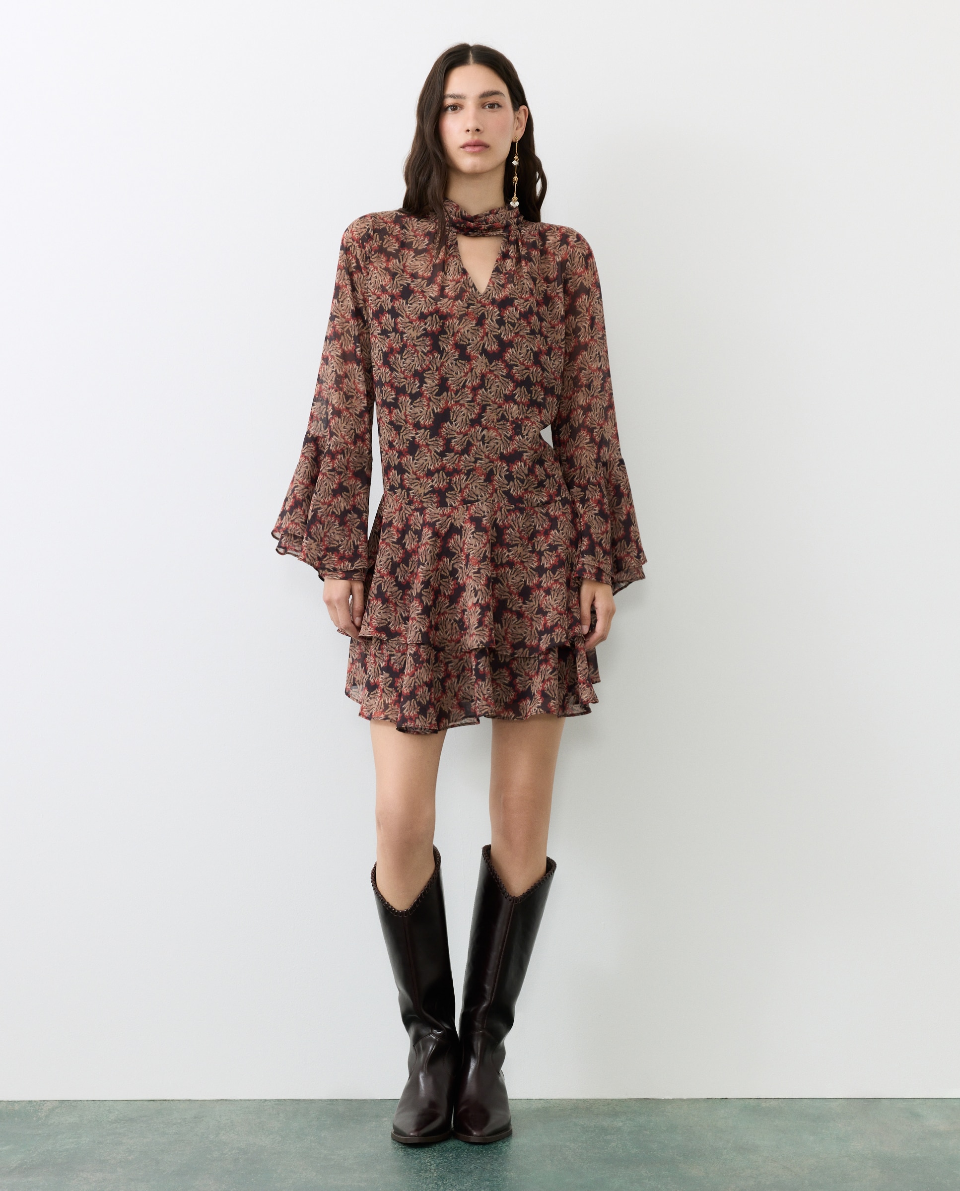 Imagem 0 de Vestido Curto com Folhos