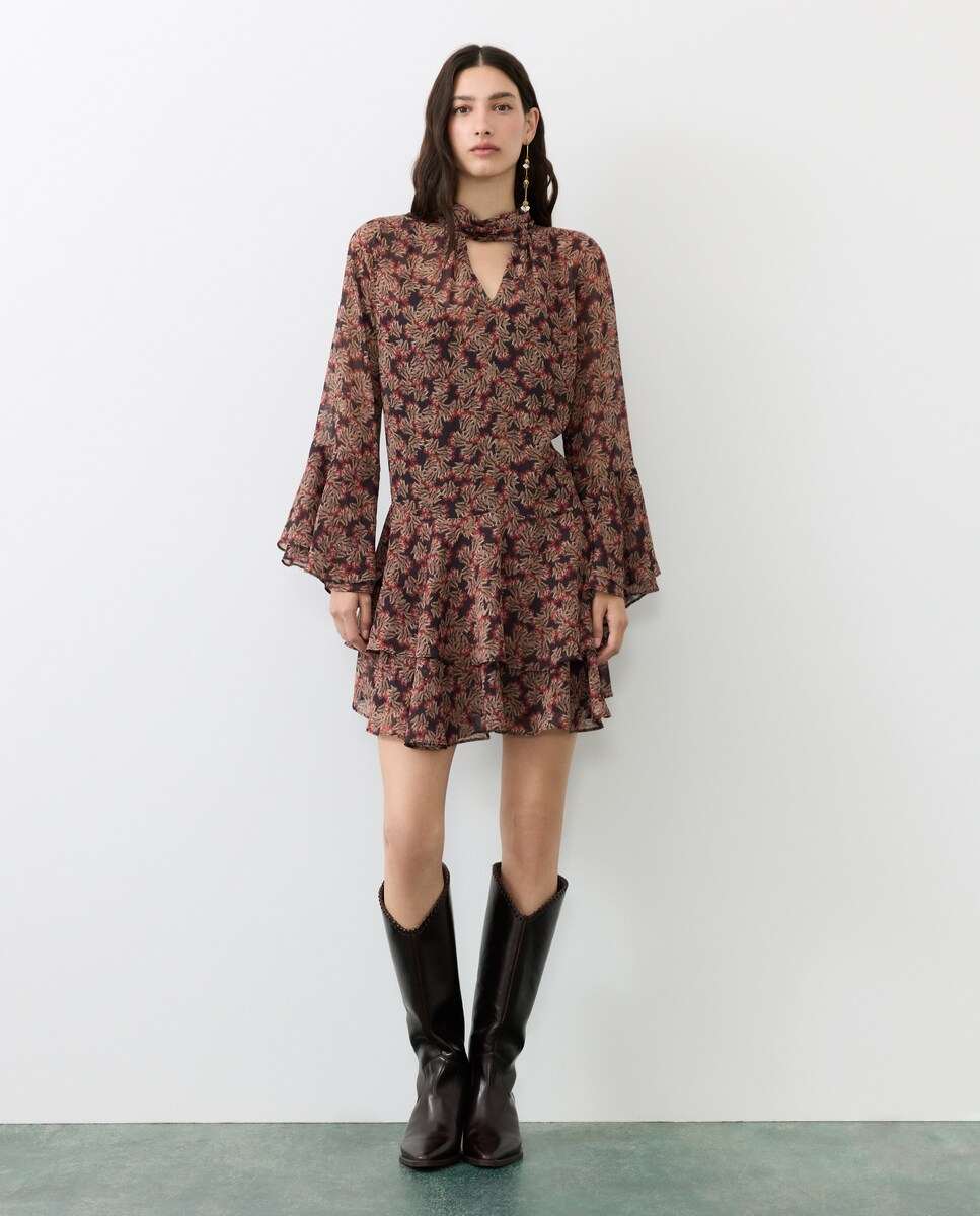 Imagen 0 de Vestido corto volantes de mujer Marrón