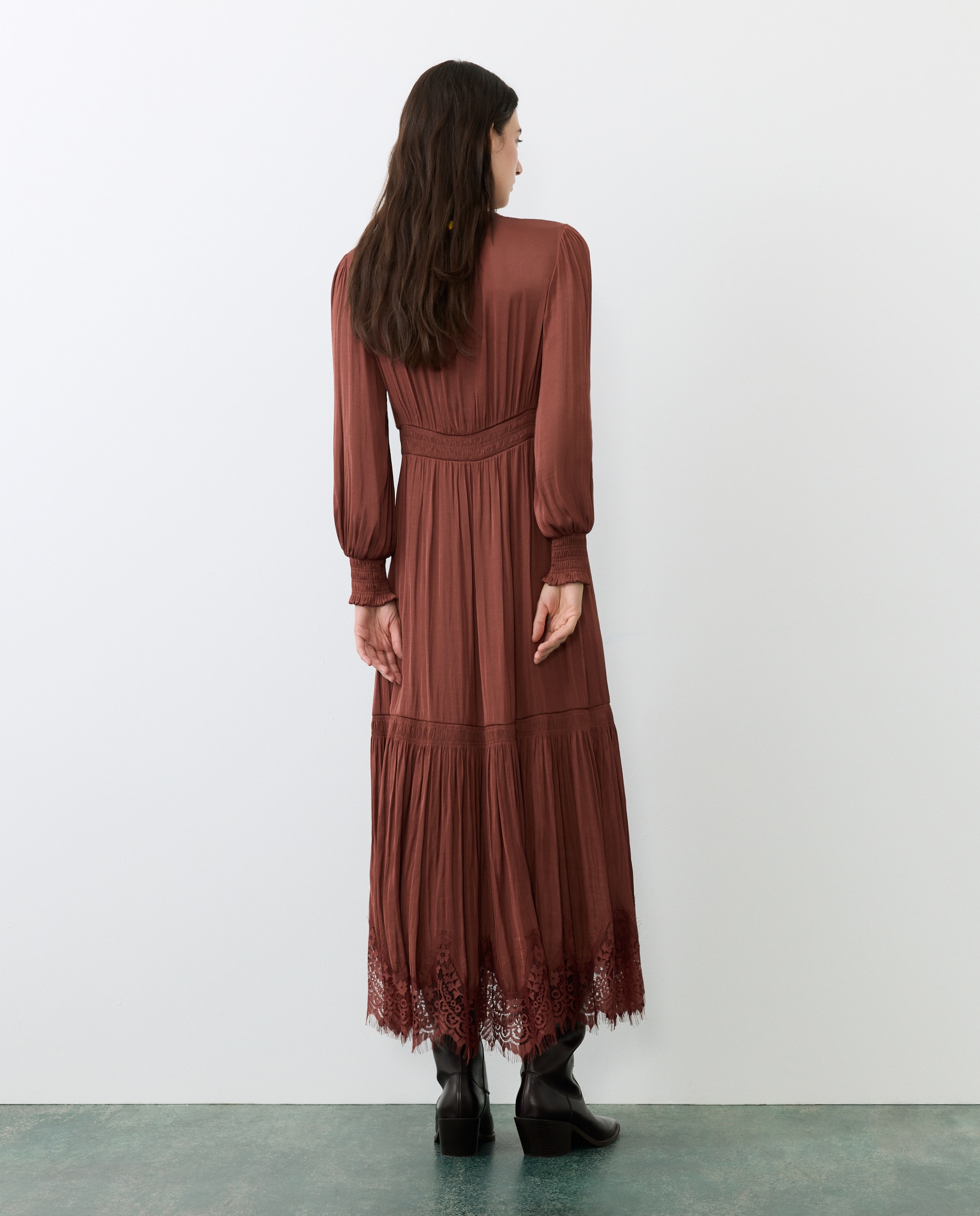 Vestido com Detalhe de Renda Castanho-3