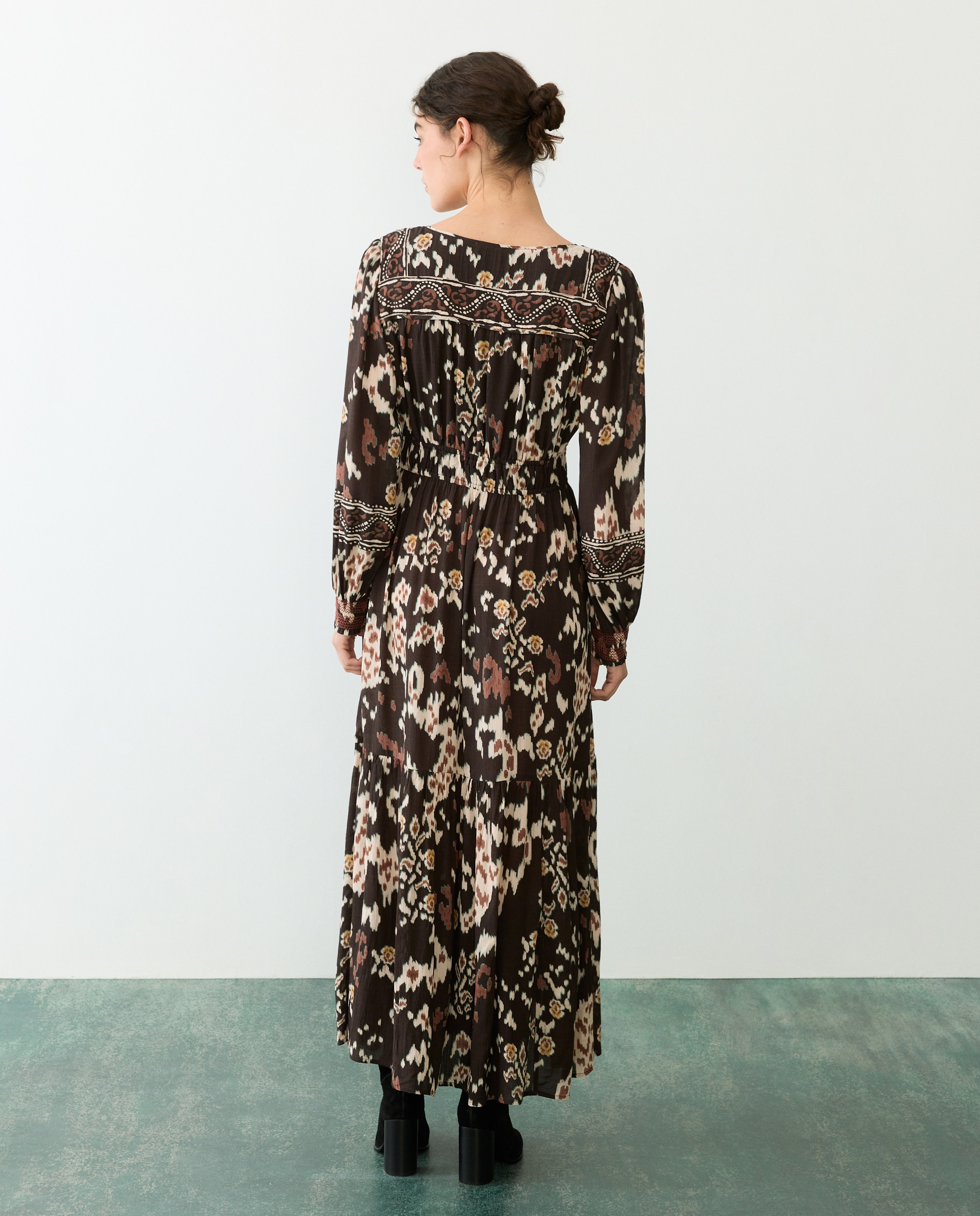 Vestido Midi de Manga Comprida com Estampado e Decote em Bico Preto-3