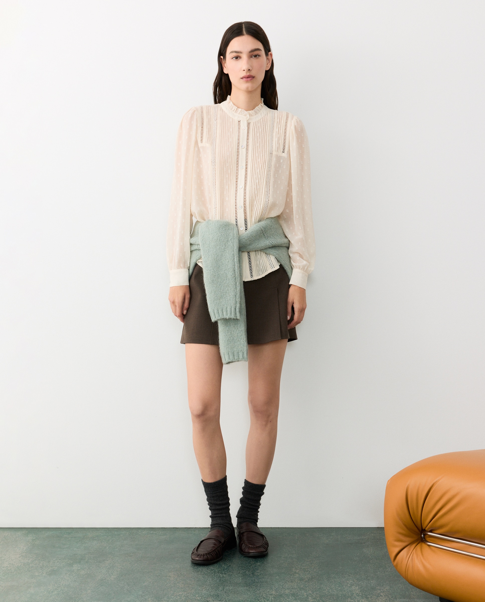 Imagen 0 de Blusa con jaretas y plumetti Blanco roto