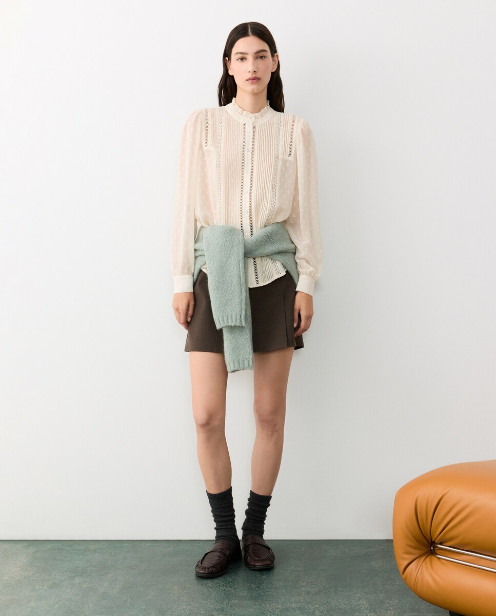 Imagen 0 de Blusa con jaretas y plumetti Blanco roto