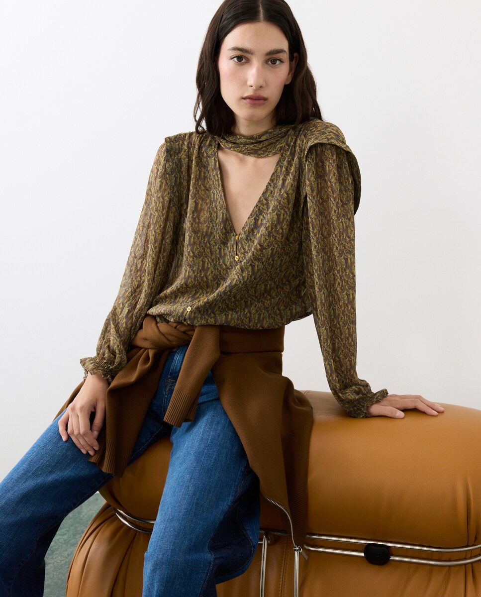 Imagen 0 de Blusa estampada con volante Verde