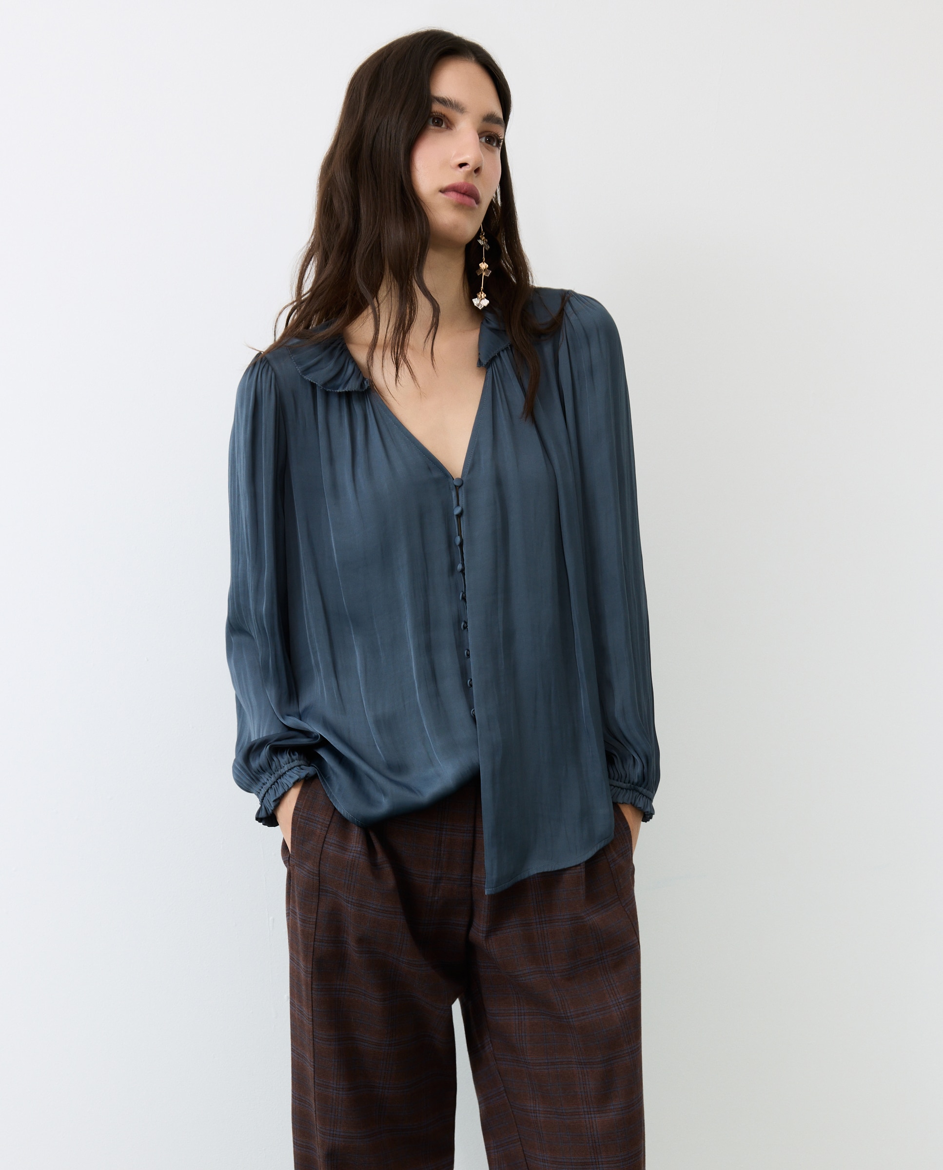 Blusa manga larga satinada cuello volante - Tintoretto - 430 Azul oscuro 430 Azul oscuro-2