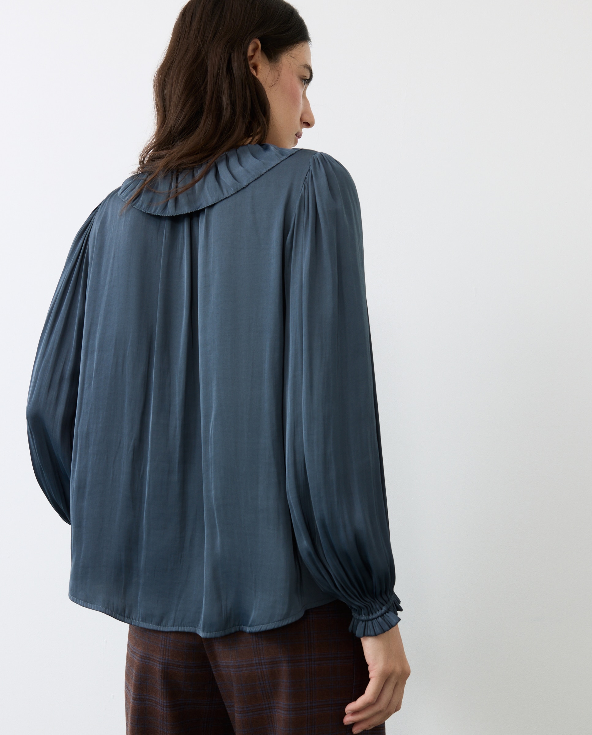 Blusa manga larga satinada cuello volante - Tintoretto - 430 Azul oscuro 430 Azul oscuro-3