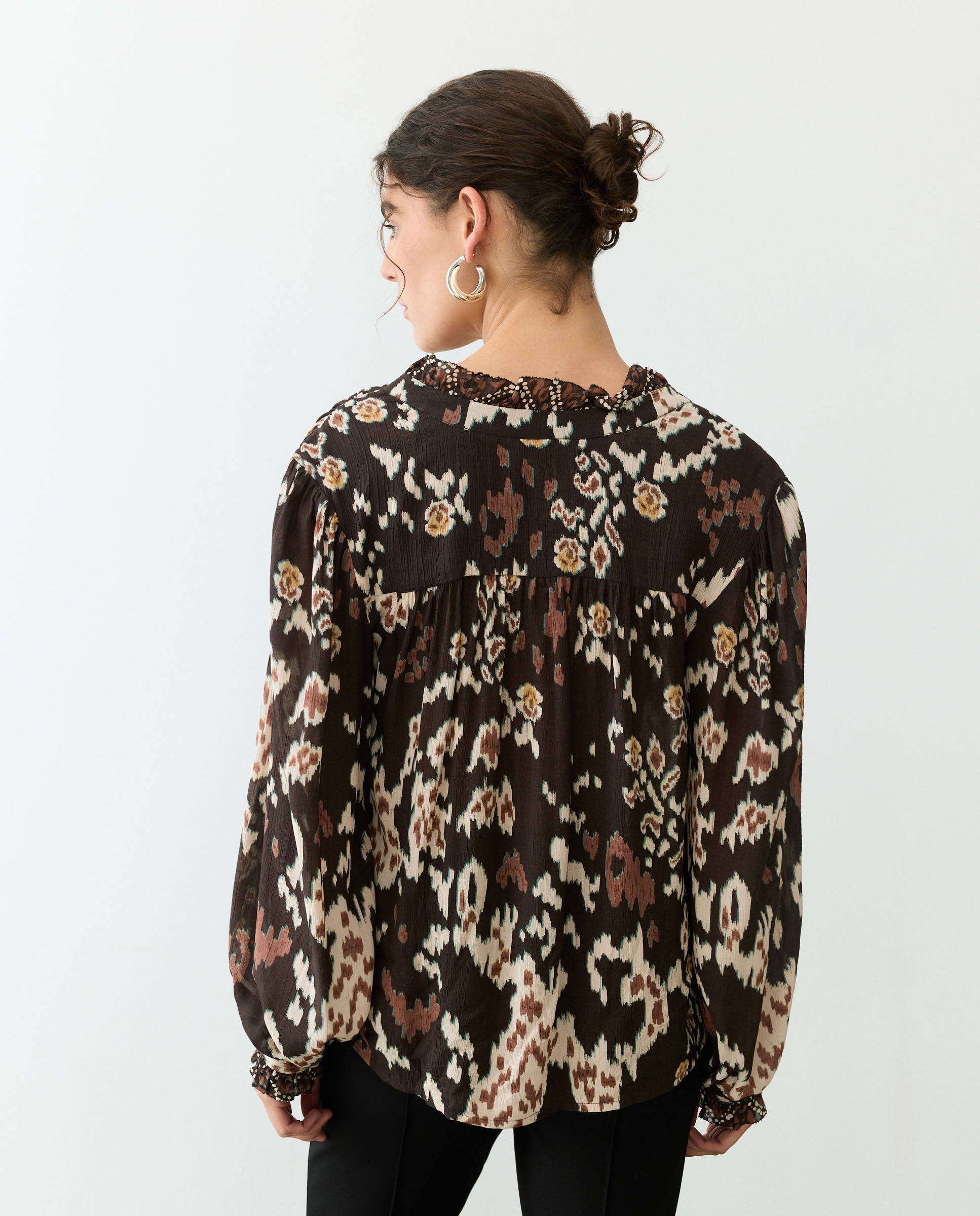 Blusa de Manga Comprida com Pregas e Gola com Folho Preto-3