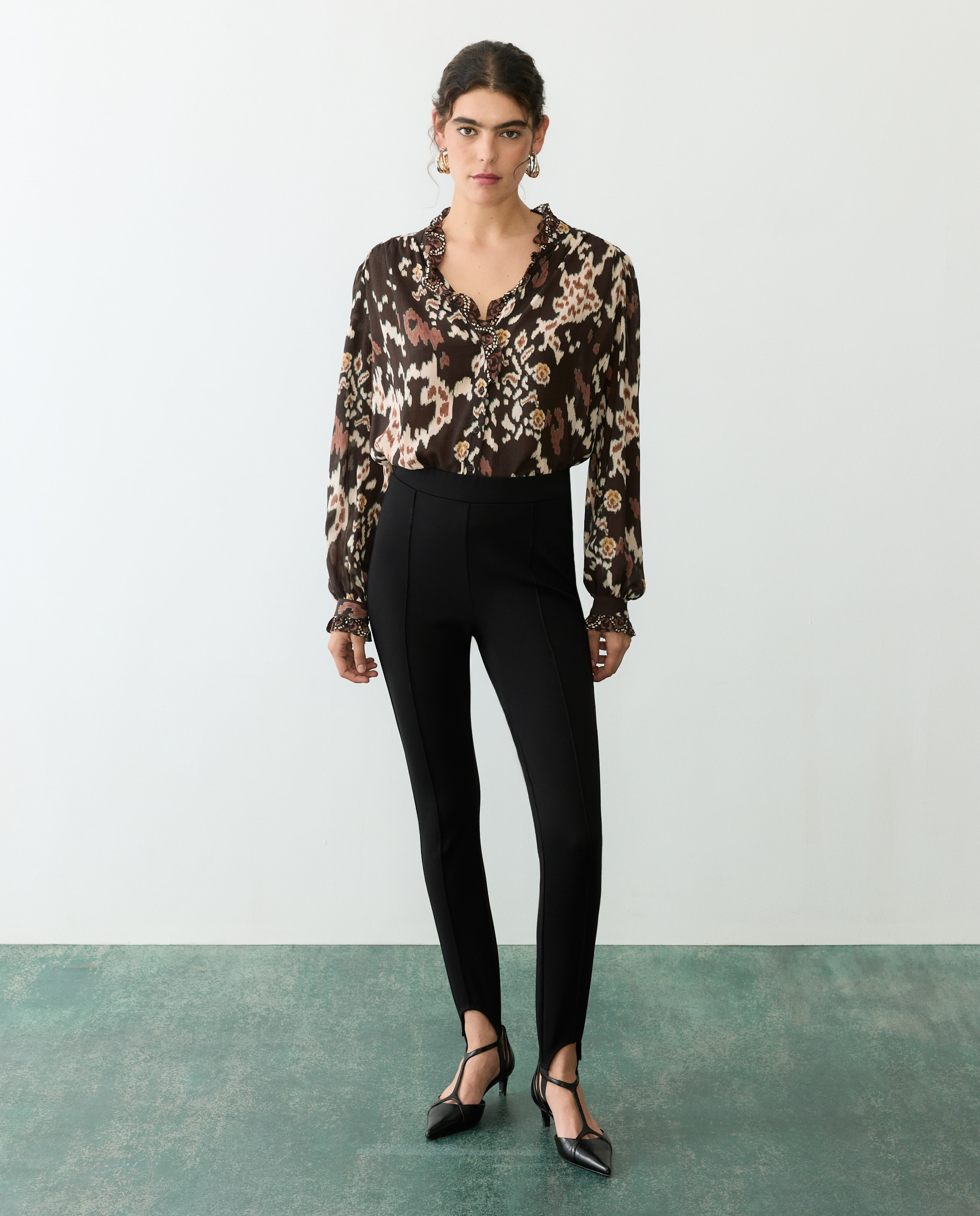 Blusa de Manga Comprida com Pregas e Gola com Folho Preto-4