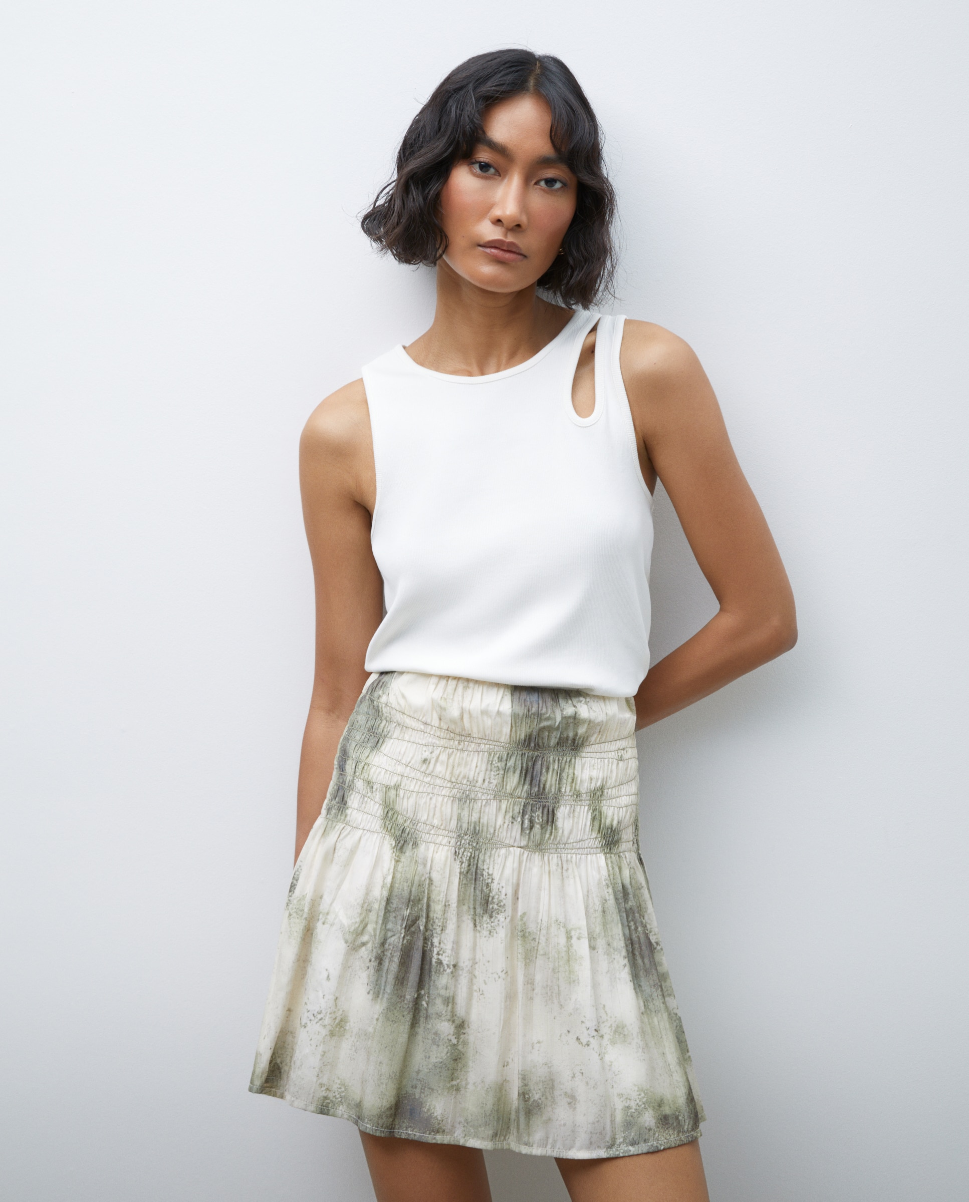 T-shirt sem Mangas e com Gola Halter Branco-marfim-1