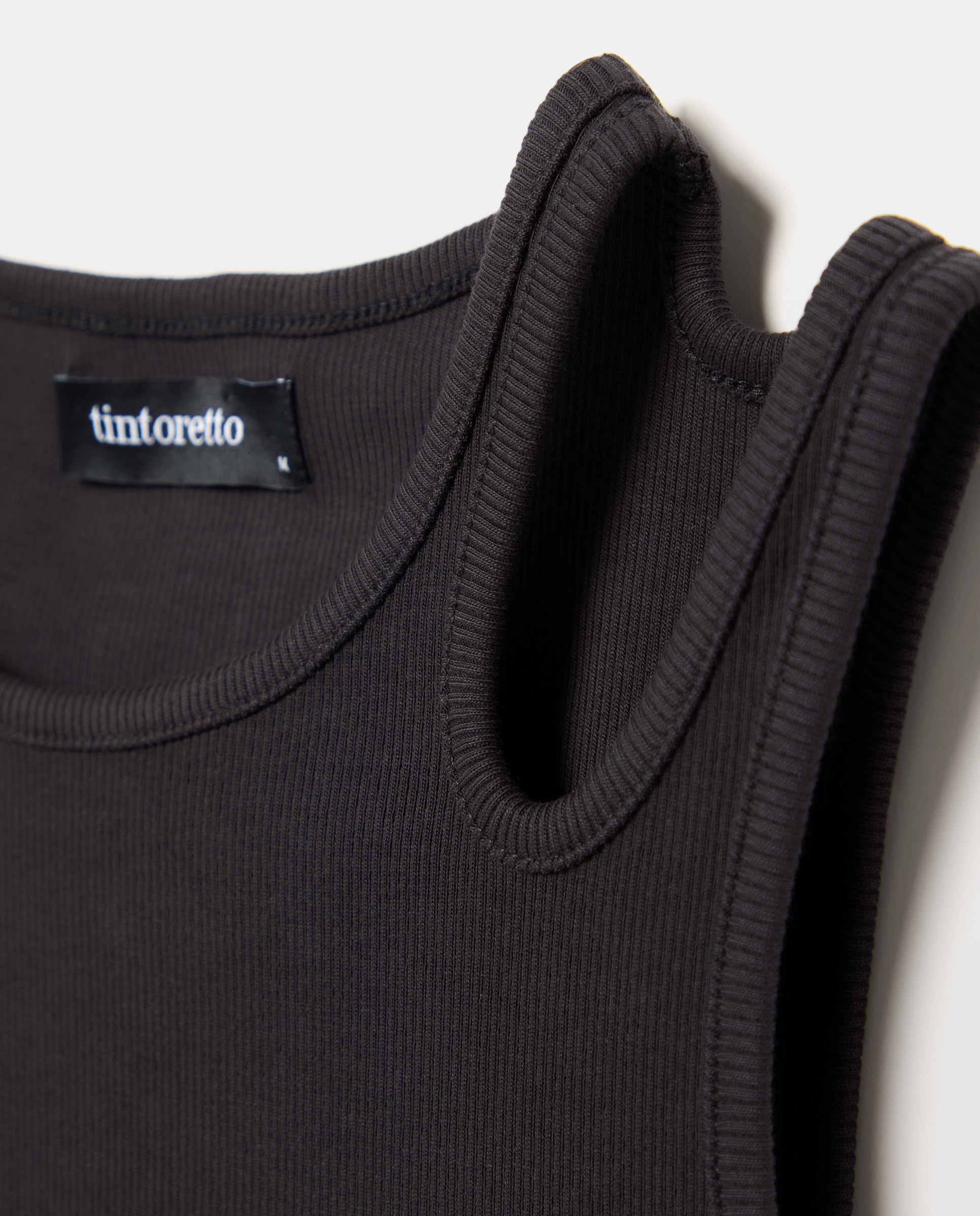 T-shirt sem Mangas com Abertura na Alça Preto-5