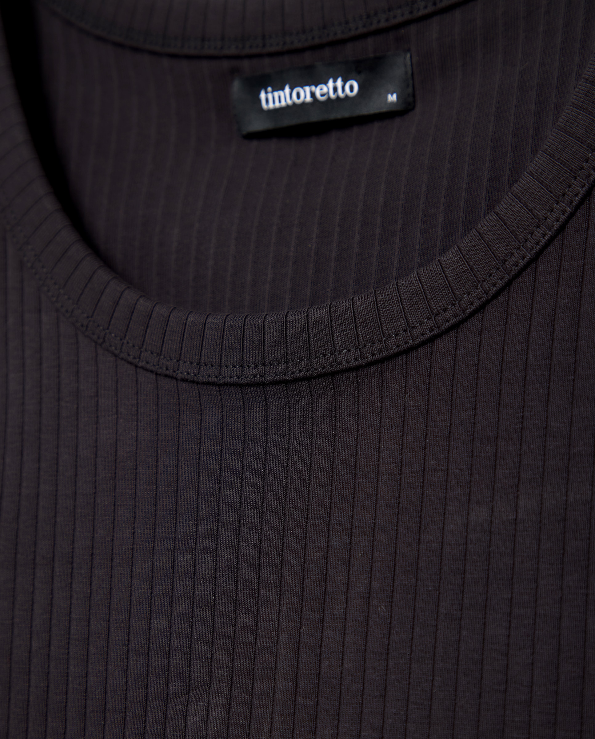 T-shirt Canelada de Alças Preto-6