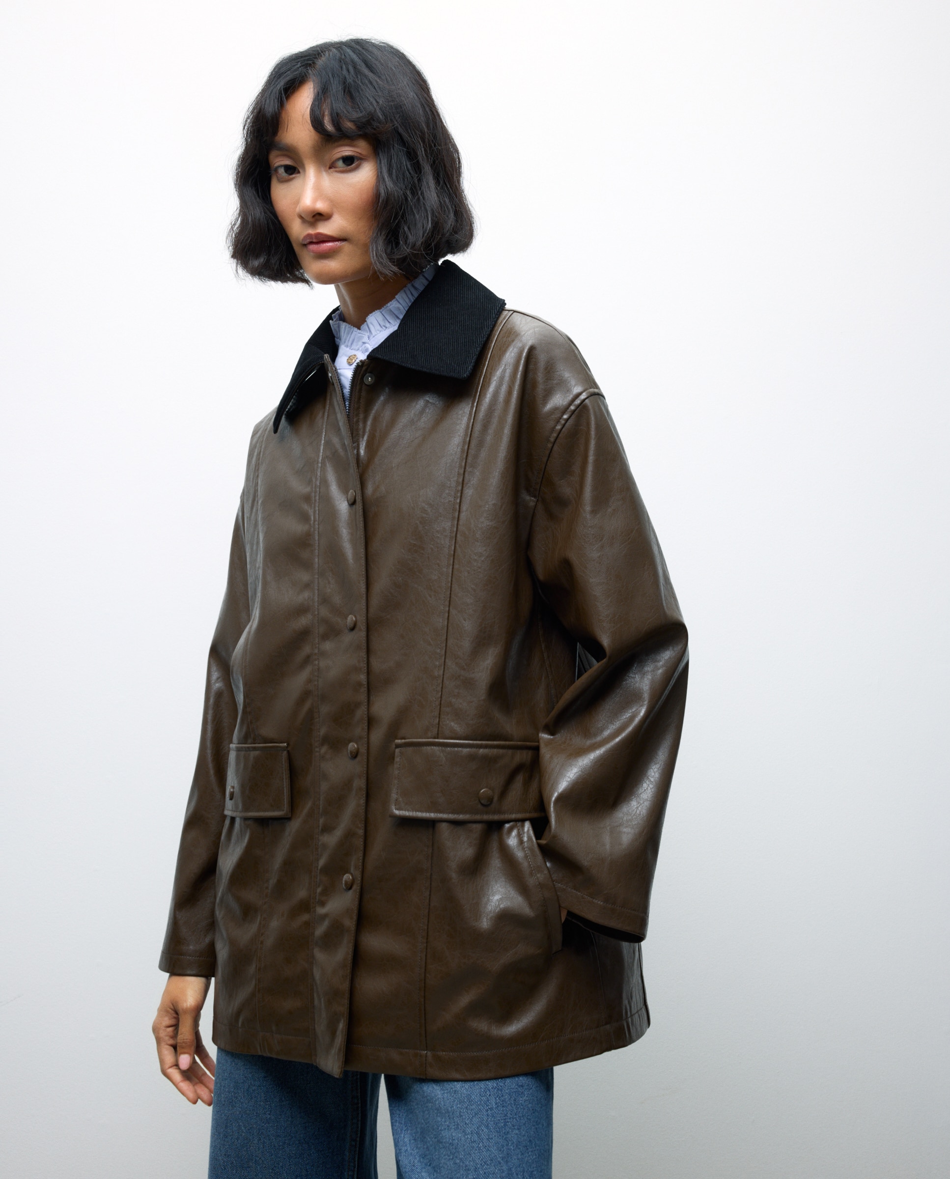 Sobretudo com Verniz e Gola de Bombazina Castanho-4