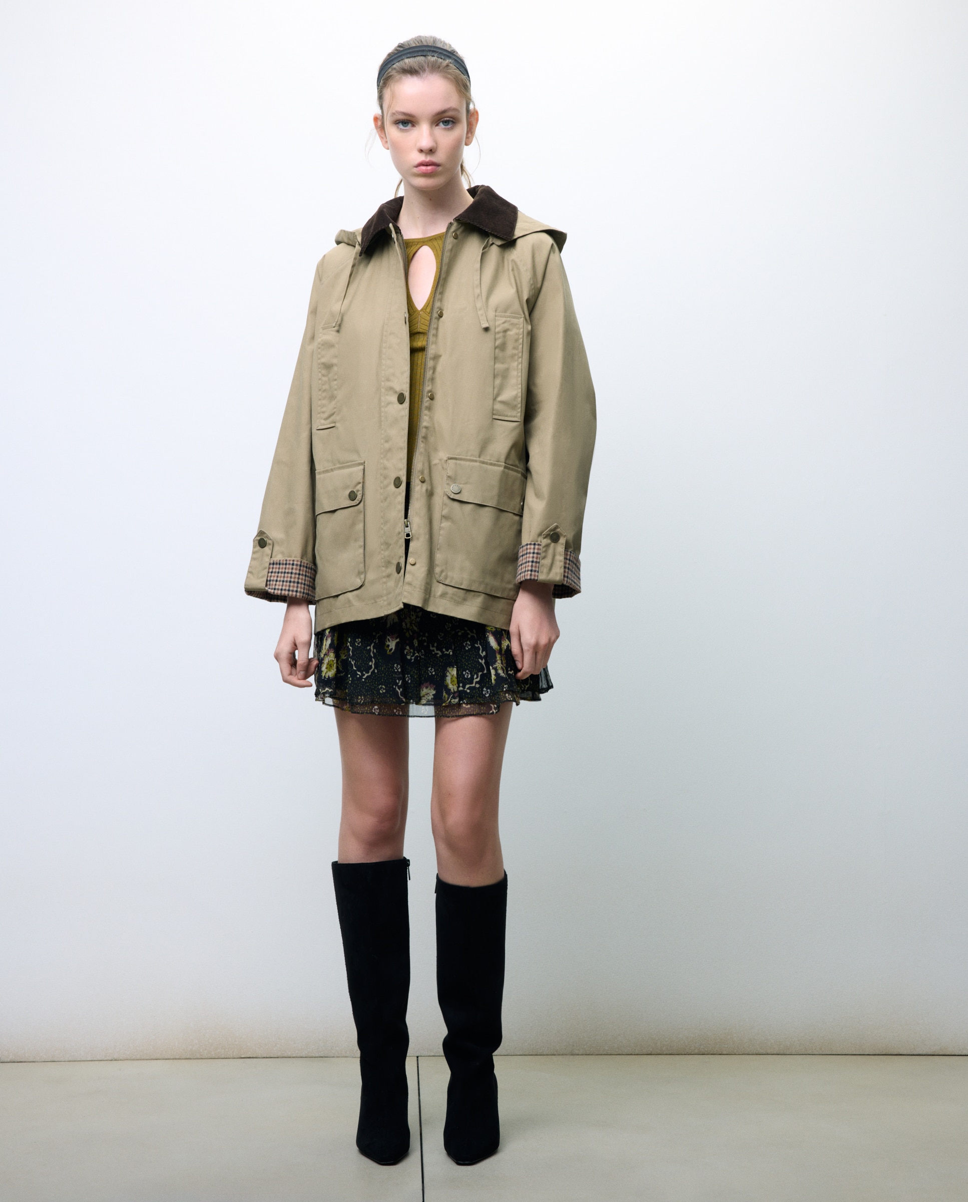 Blusão Encerado com Capuz Bege-1