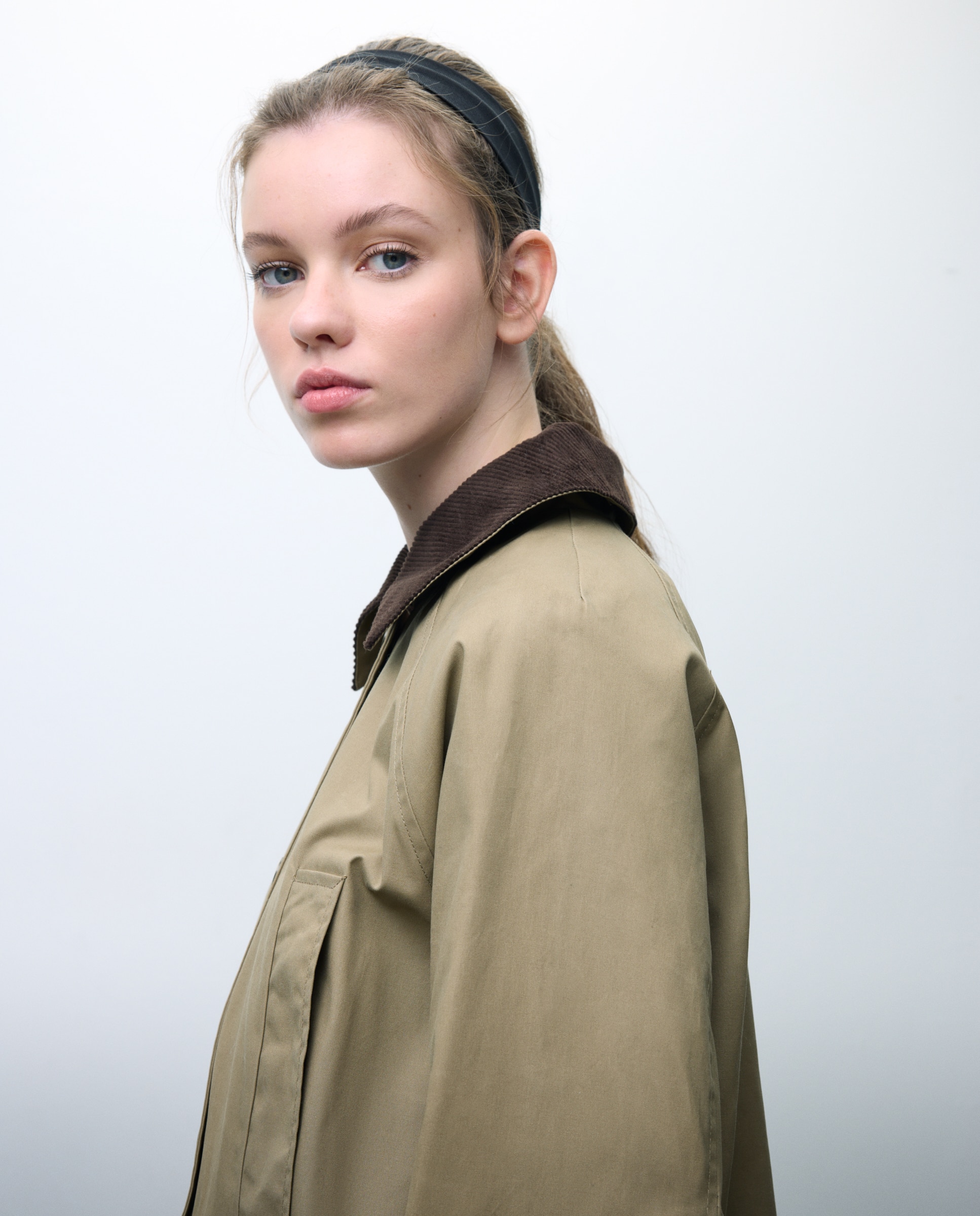 Blusão Encerado com Capuz Bege-2