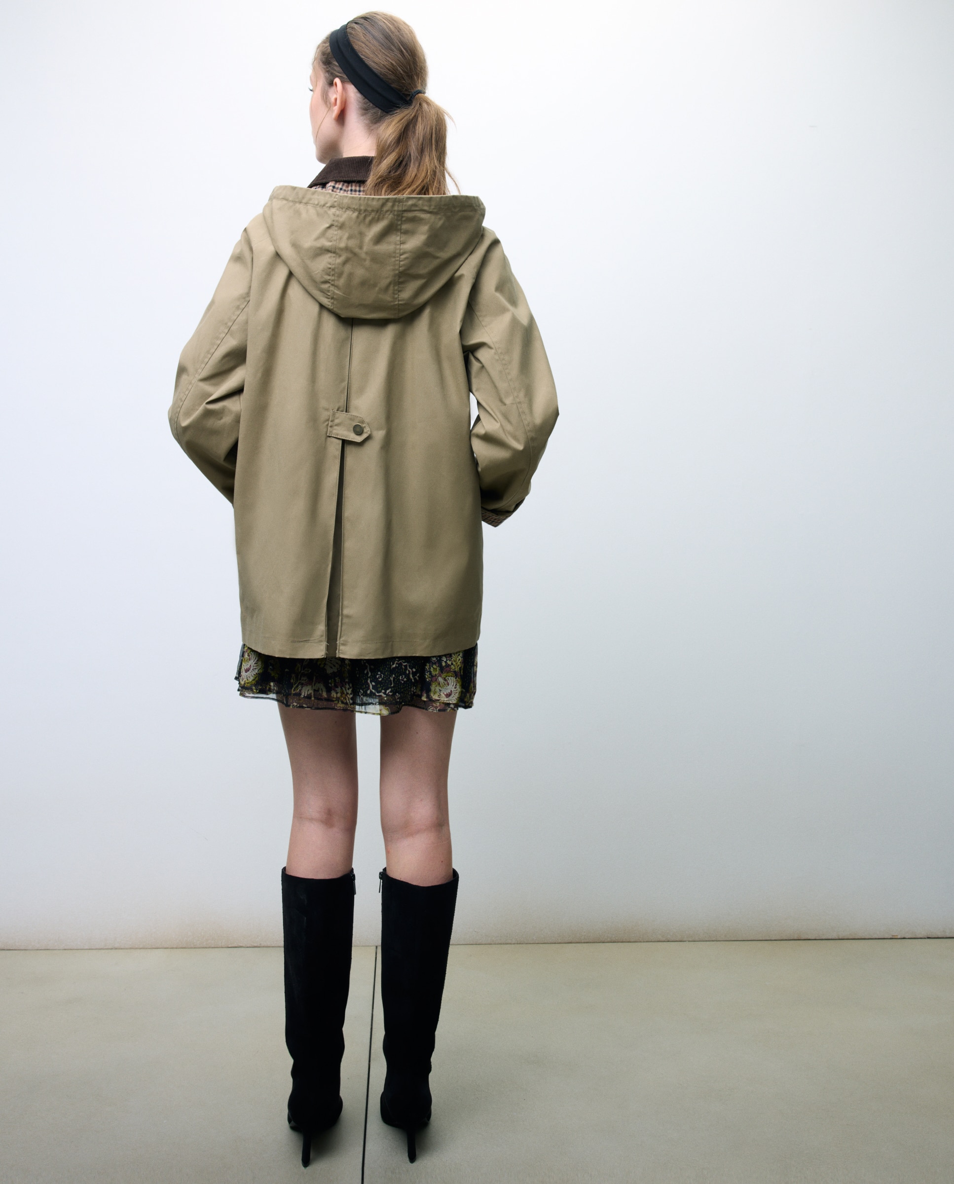 Blusão Encerado com Capuz Bege-3