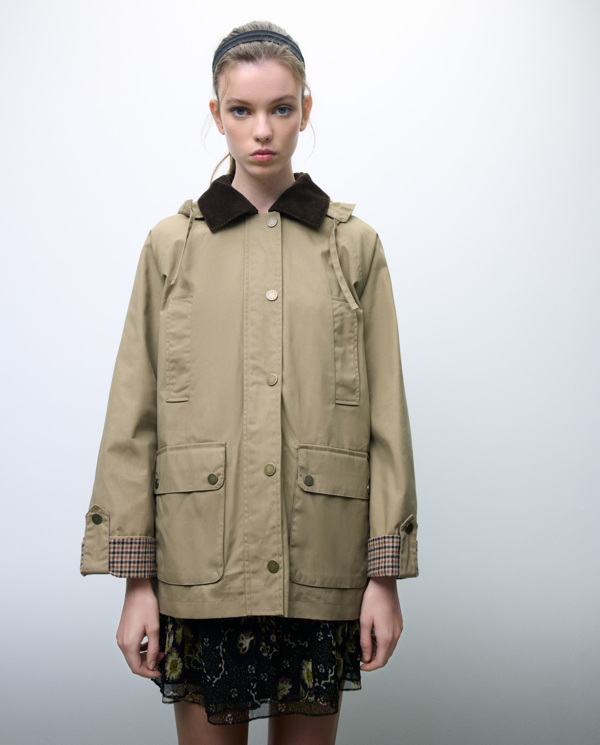 Blusão Encerado com Capuz Bege-4