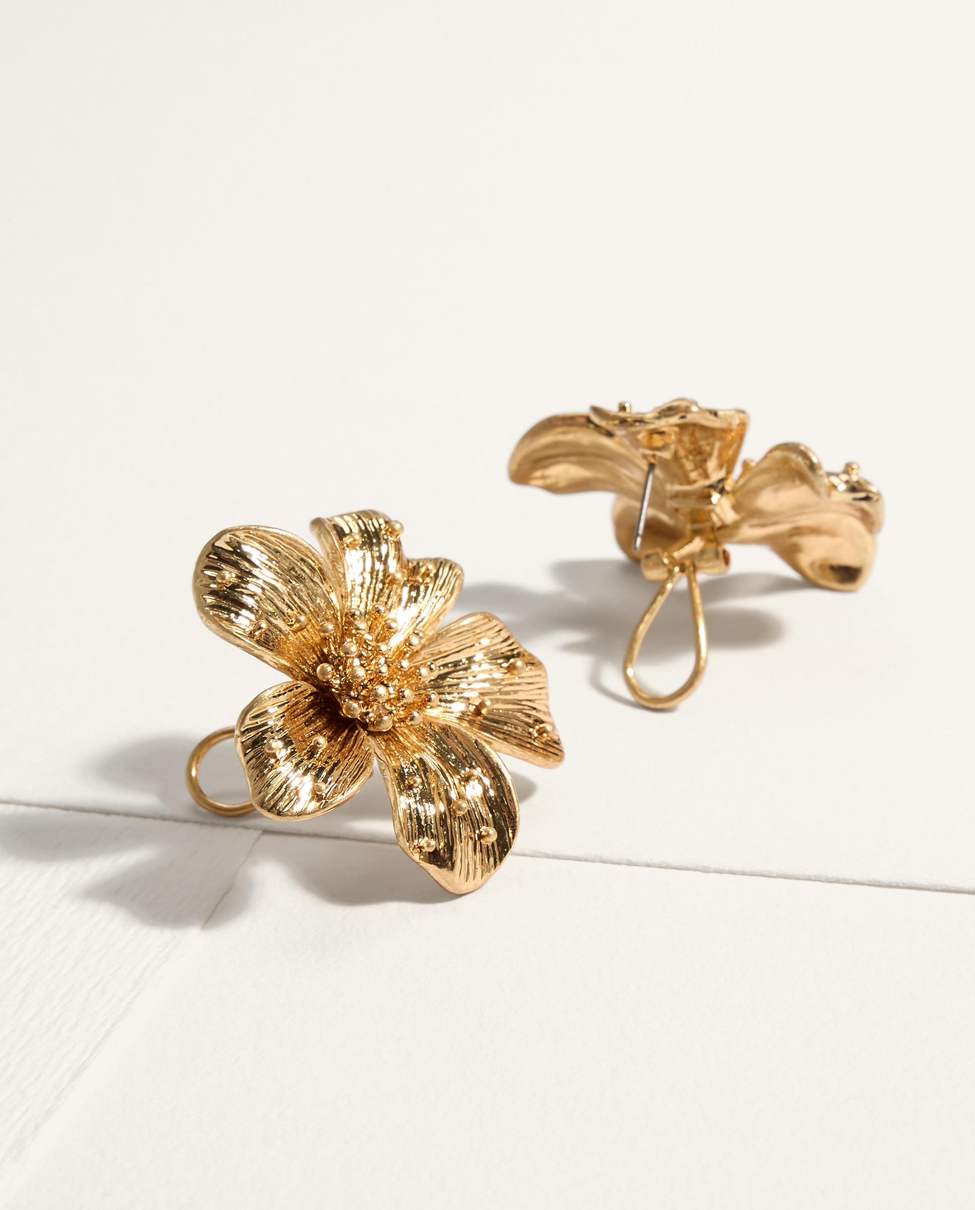 Brincos com Flor 390 Ouro-2