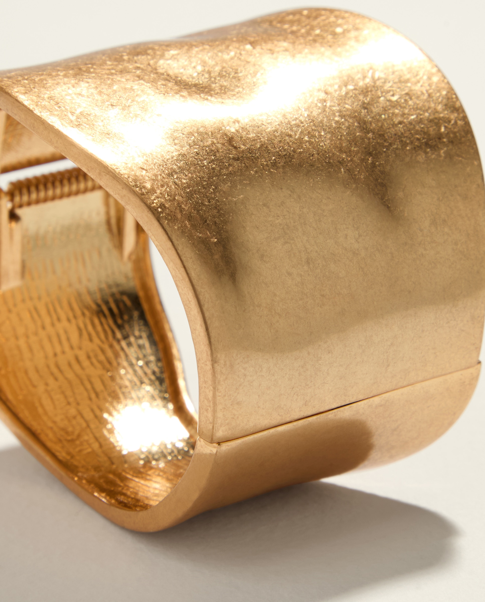 Bracelete Martelada 390 Ouro-2