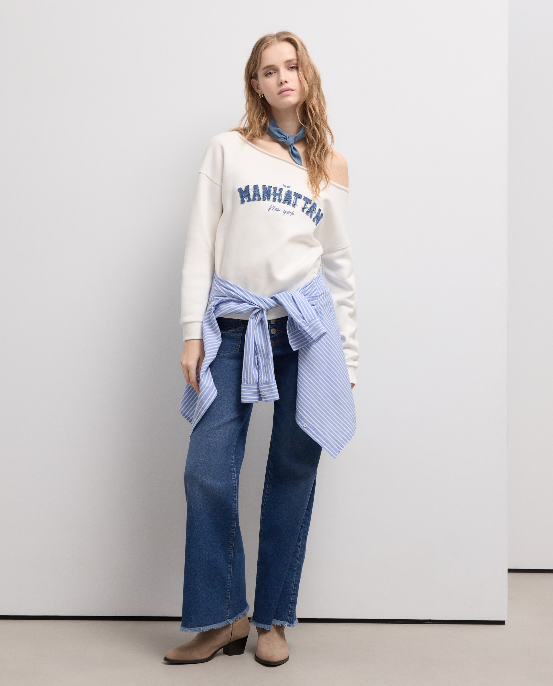 Sweatshirt com Decote à Barco Branco-3