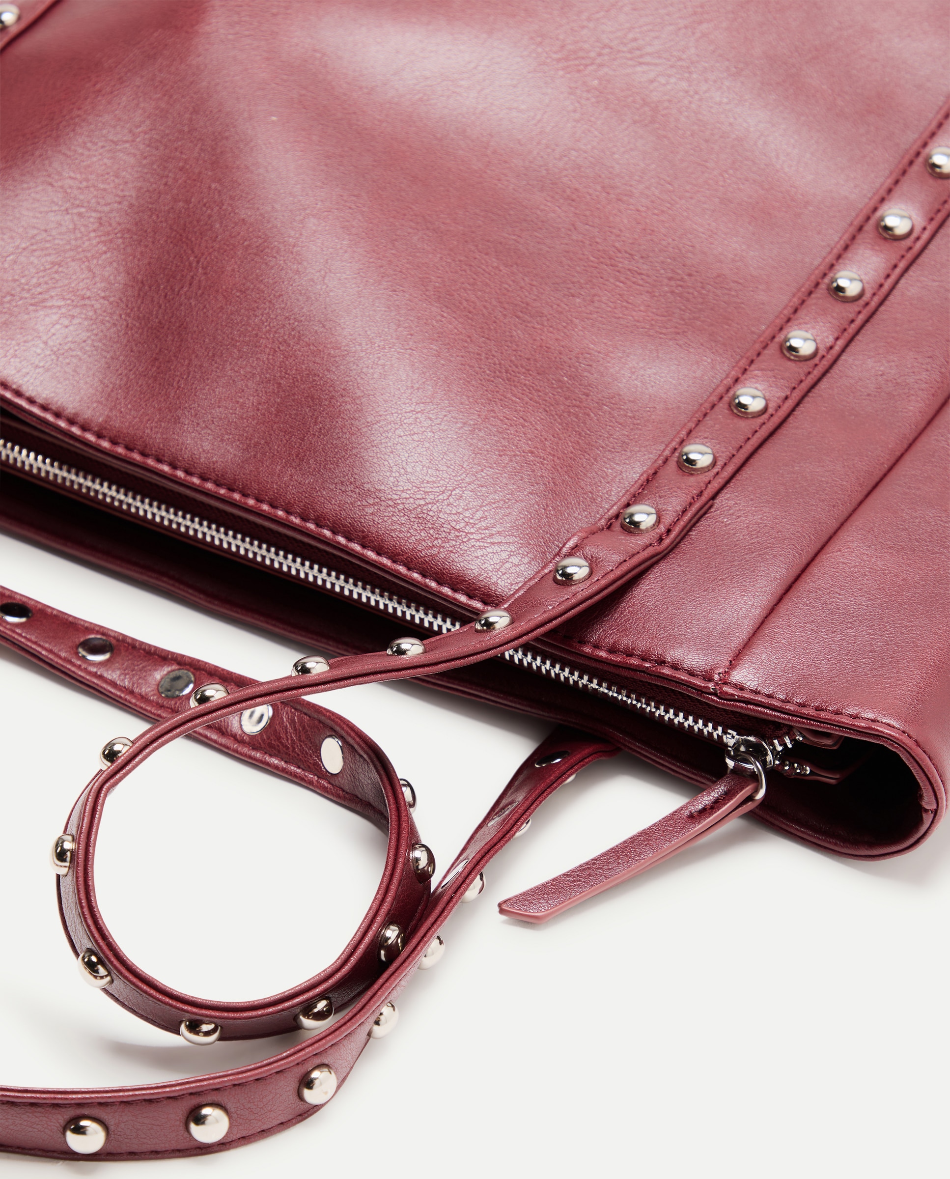 Mala shopping com tachas Bordeaux-4