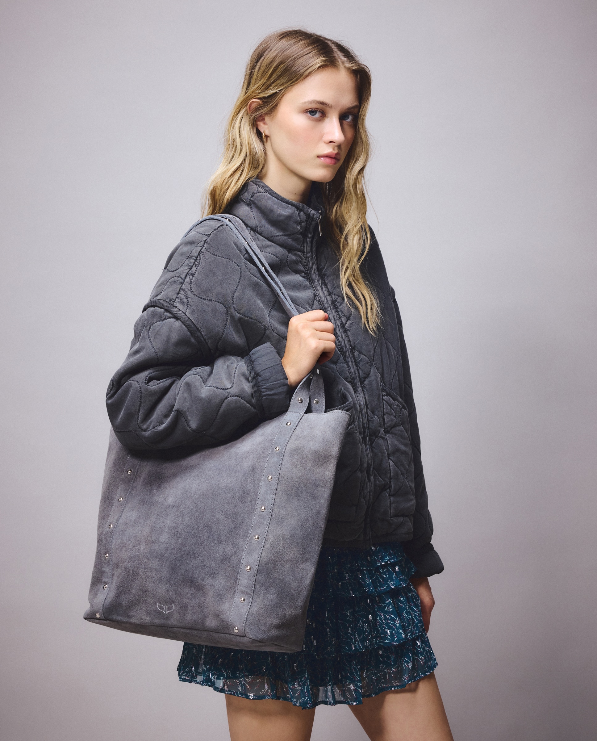 Mala Shopper em Pele com Tachas 820 Cinzento Médio-5