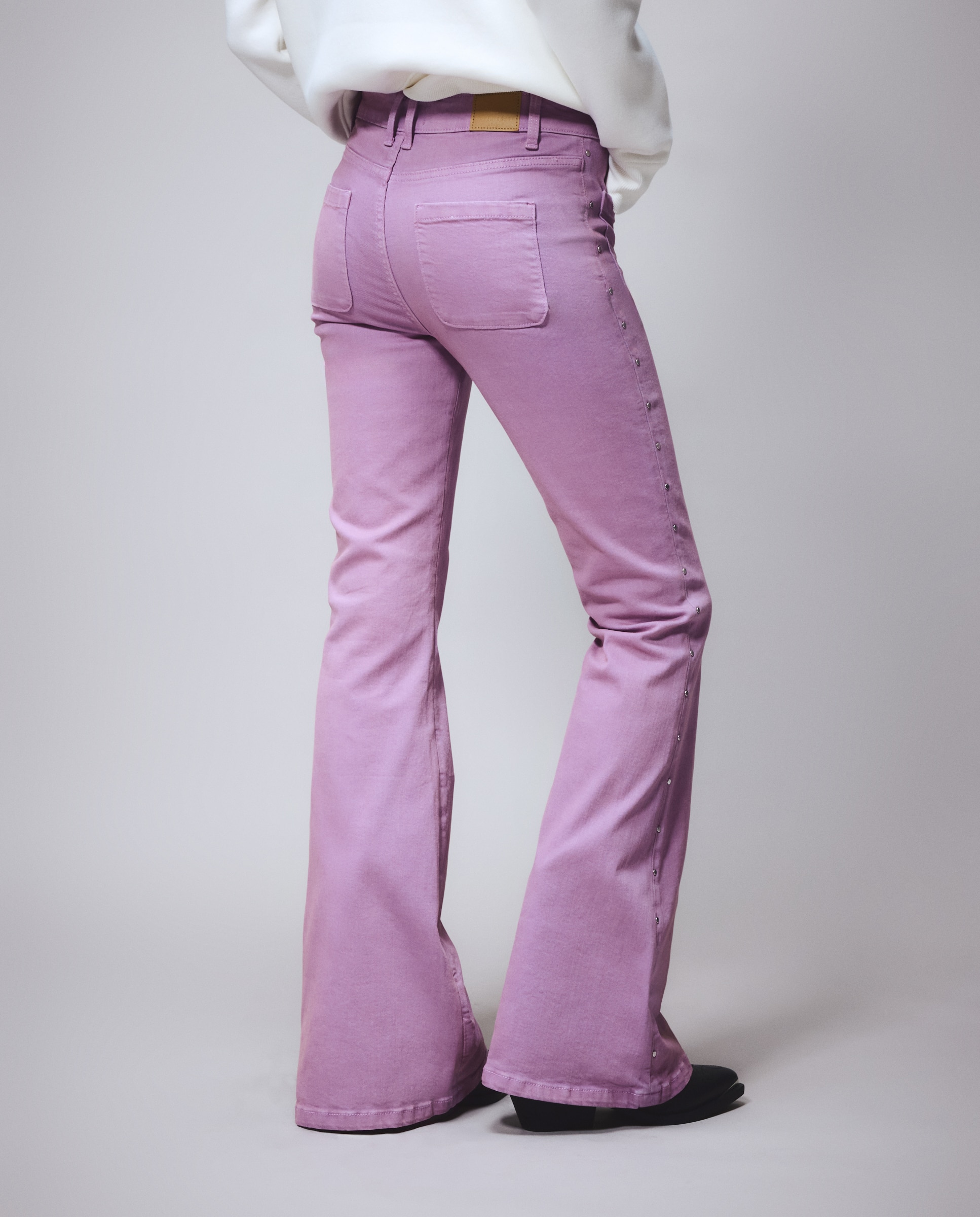 Imagen 3 de Pantalón campana de mujer con tachas - Green Coast - 230 Rosa oscuro 230 Rosa oscuro
